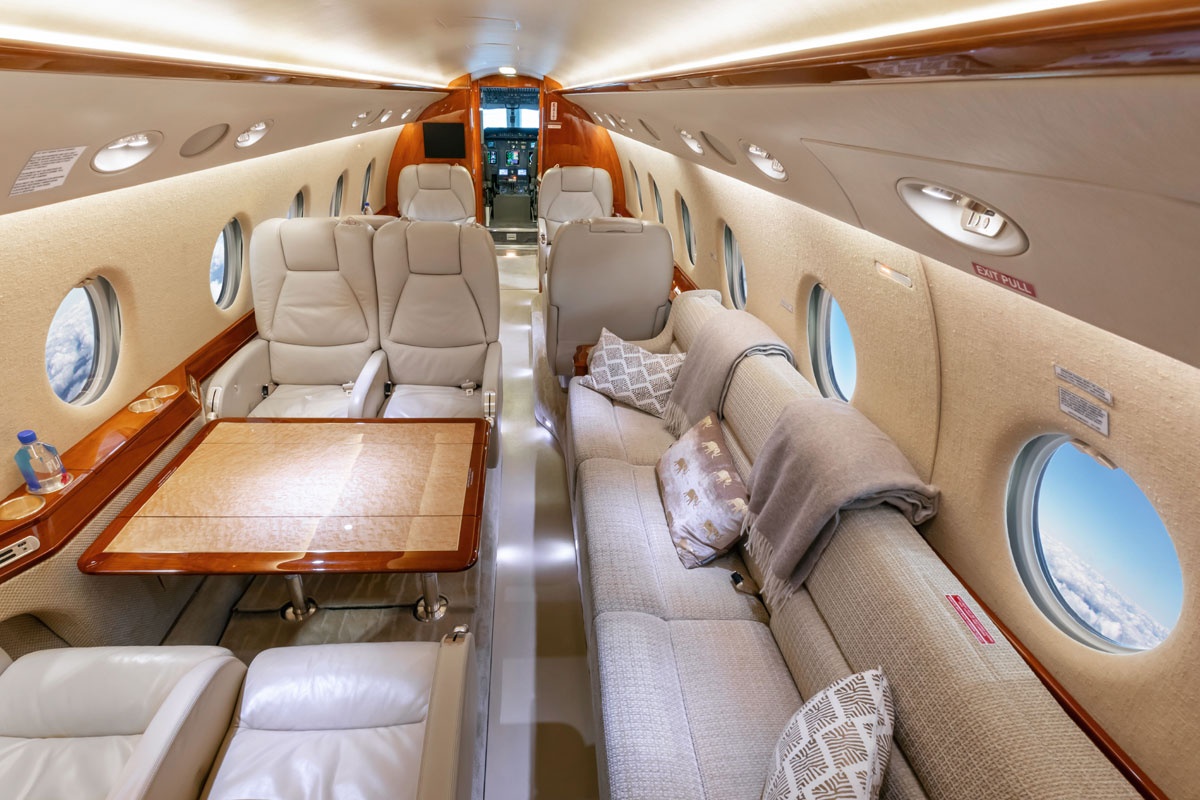 Ben trong may bay rieng tri gia 27, 4 trieu USD cua Ronaldo anh 6