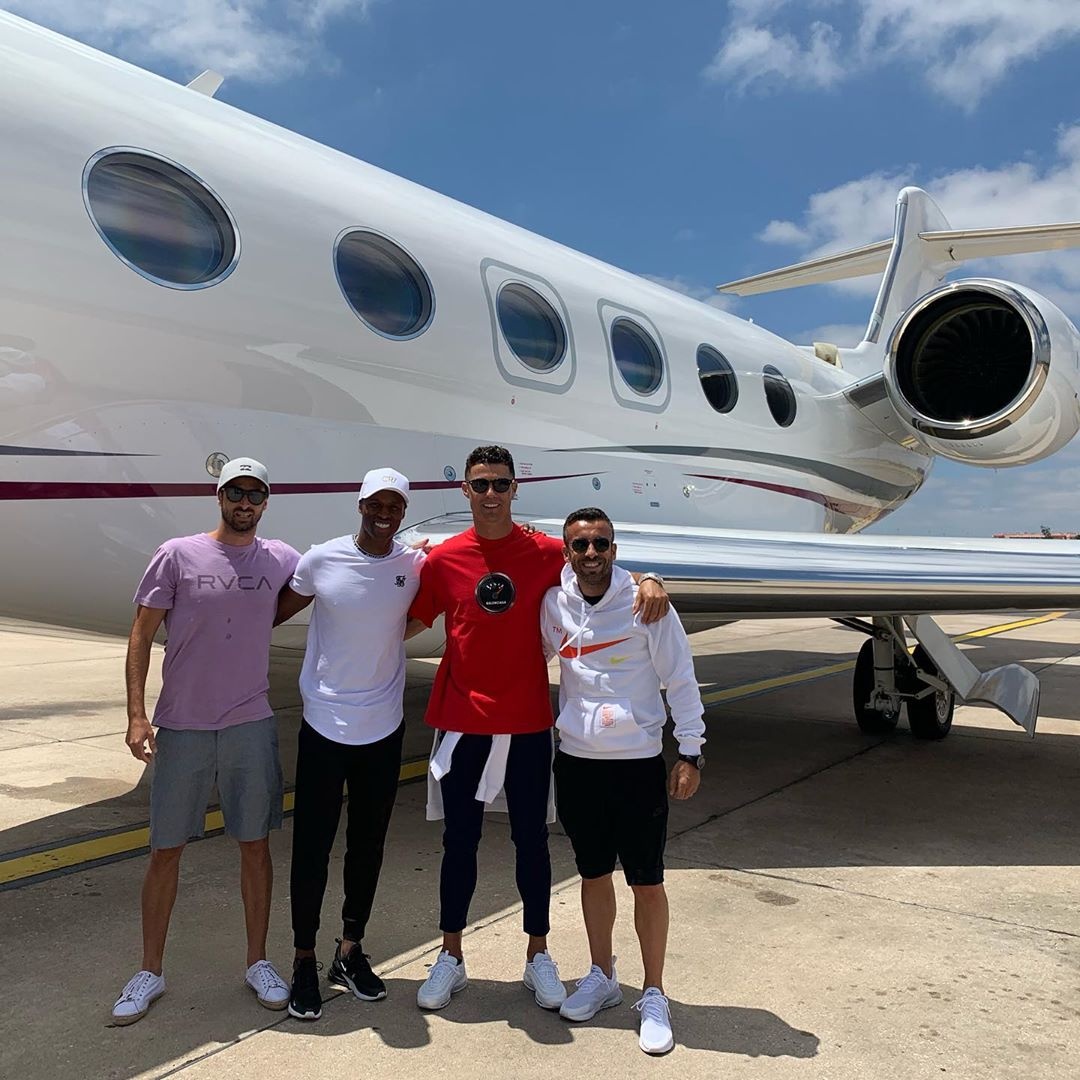 Ben trong may bay rieng tri gia 27, 4 trieu USD cua Ronaldo anh 3