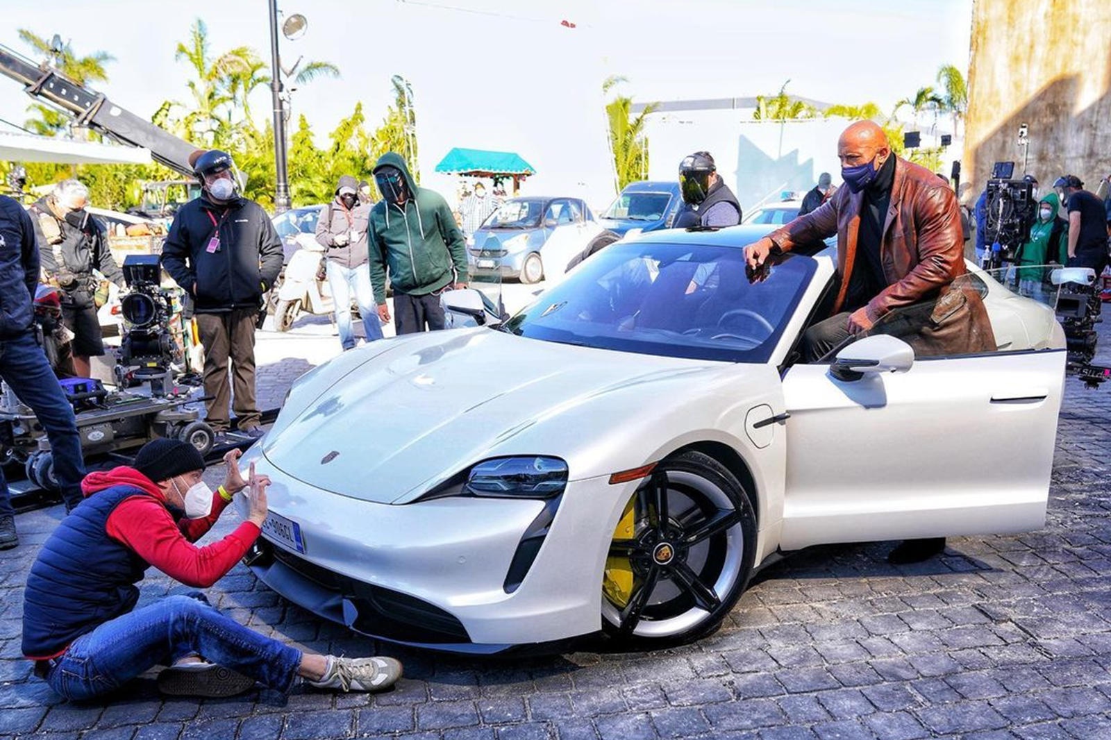 The Rock lai Porsche Taycan trong bo phim moi anh 1