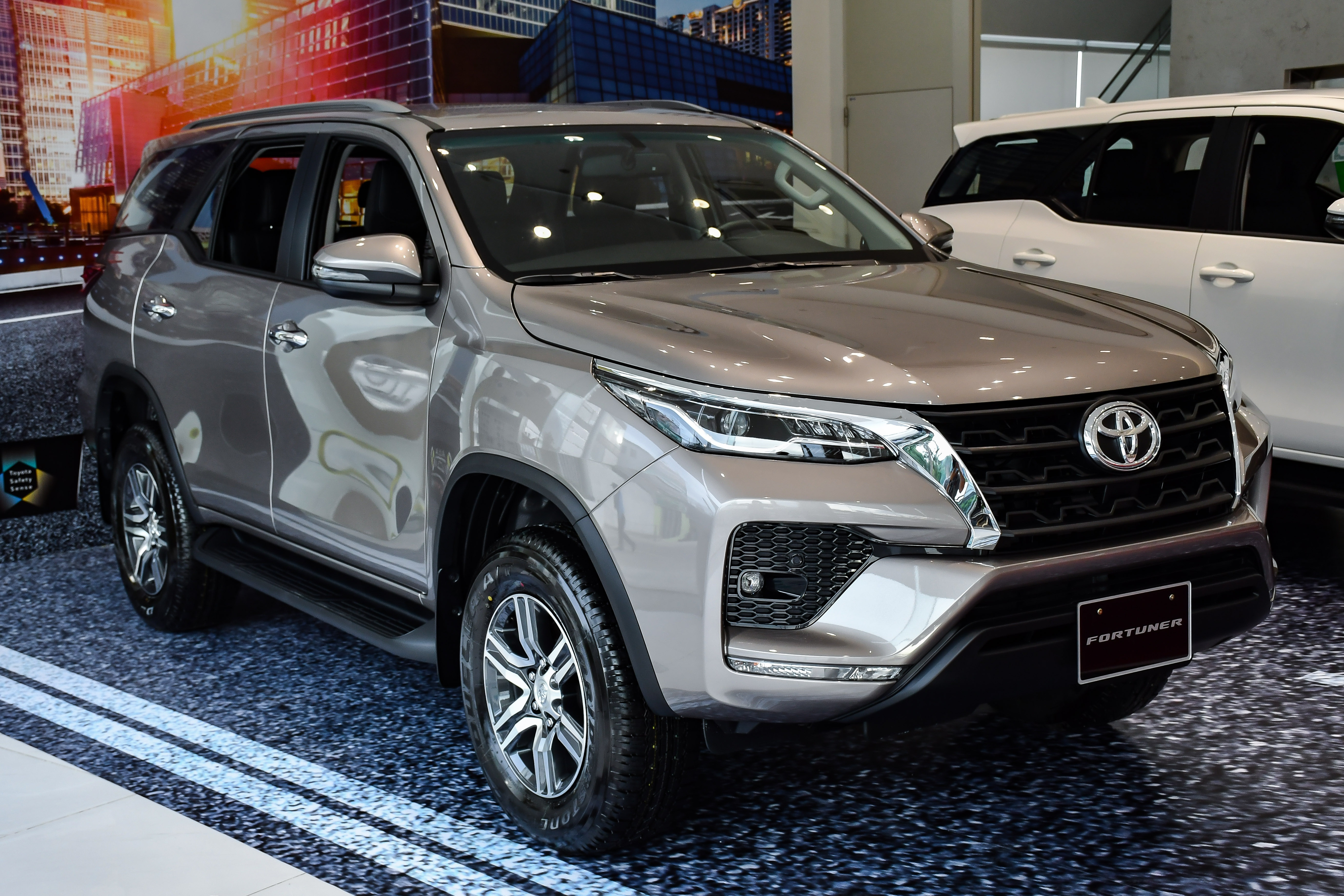 Giá lăn bánh 3 mẫu SUV 7 chỗ số tự động rẻ nhất ảnh 4 Gia lan banh 3 mau SUV 7 cho so tu dong re nhat anh 4