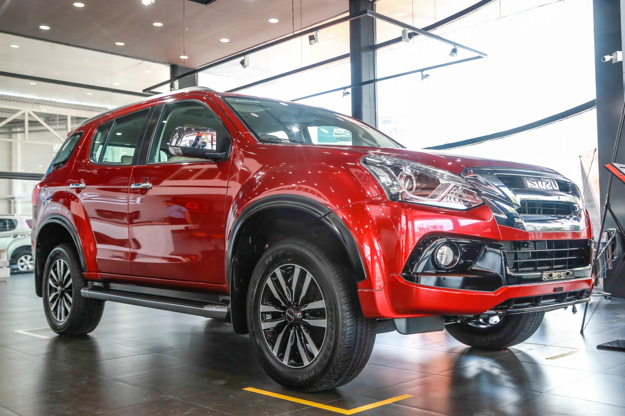 Giá lăn bánh 3 mẫu SUV 7 chỗ số tự động rẻ nhất ảnh 2 Gia lan banh 3 mau SUV 7 cho so tu dong re nhat anh 2