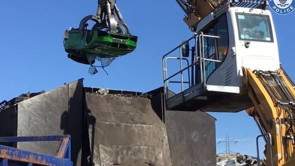 Chiec BMW M3 lau duoc lam tu 4 mau xe khac nhau anh 2