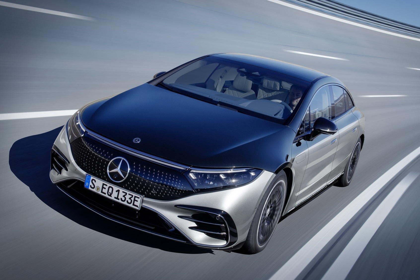 Sedan chay dien hang sang Mercedes-Benz EQS da co mat tai Anh quoc hinh anh