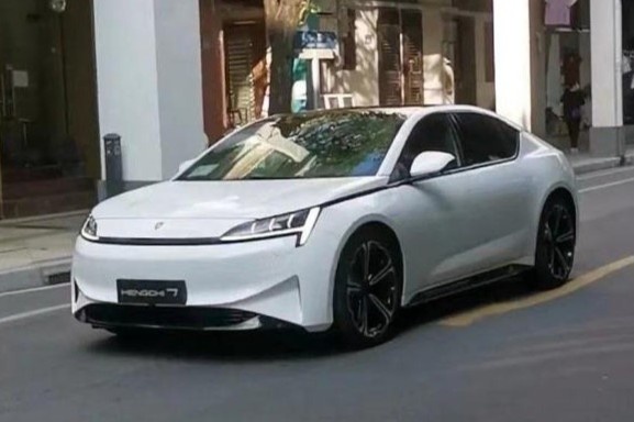 Mau xe dien duy nhat cua Evergrande NEV duoc thu nghiem tren duong hinh anh