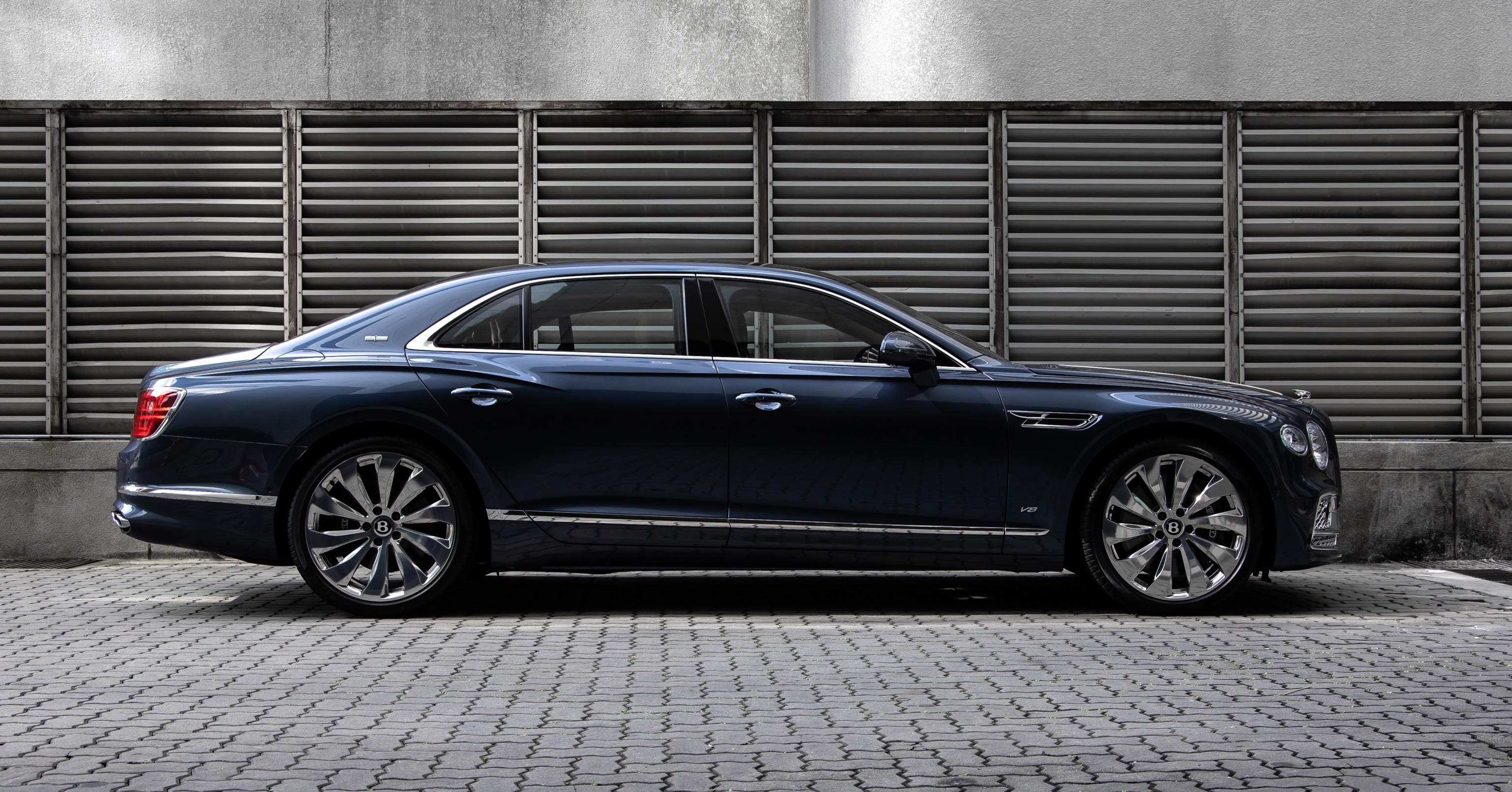 Ronaldo mua Bentley Flying Spur trị giá 250.000 bảng ảnh 4 Ronaldo mua Bentley Flying Spur tri gia 250.000 bang anh 4