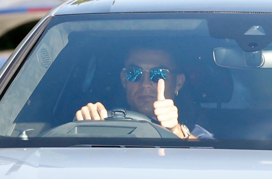 Ronaldo mua Bentley Flying Spur trị giá 250.000 bảng ảnh 7 Ronaldo mua Bentley Flying Spur tri gia 250.000 bang anh 7