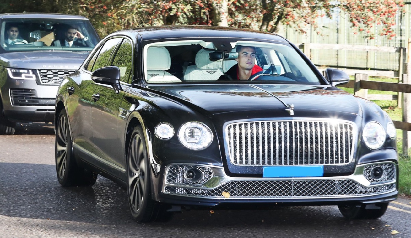 Ronaldo mua Bentley Flying Spur trị giá 250.000 bảng ảnh 1 Ronaldo mua Bentley Flying Spur tri gia 250.000 bang anh 1