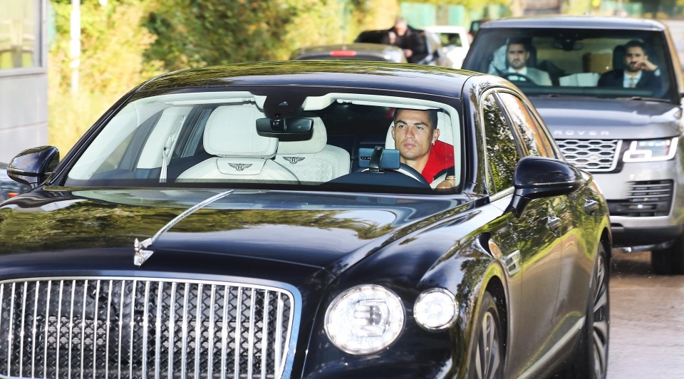 Ronaldo mua Bentley Flying Spur trị giá 250.000 bảng ảnh 3 Ronaldo mua Bentley Flying Spur tri gia 250.000 bang anh 3