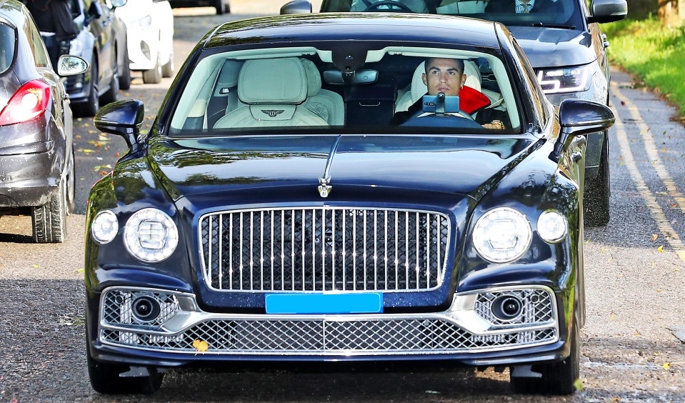 Ronaldo mua Bentley Flying Spur trị giá 250.000 bảng ảnh 2 Ronaldo mua Bentley Flying Spur tri gia 250.000 bang anh 2