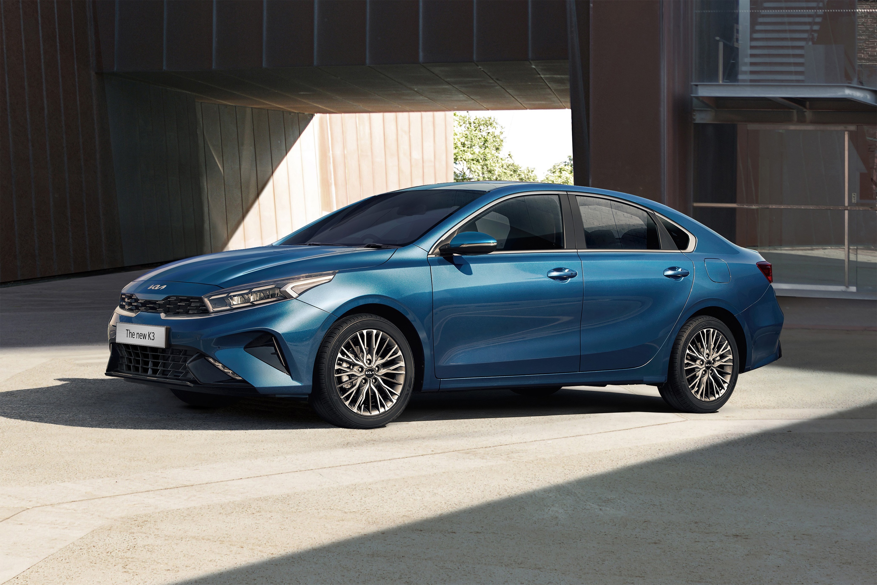 Gia lan banh 3 mau sedan hang C so tu dong re nhat thi truong hinh anh