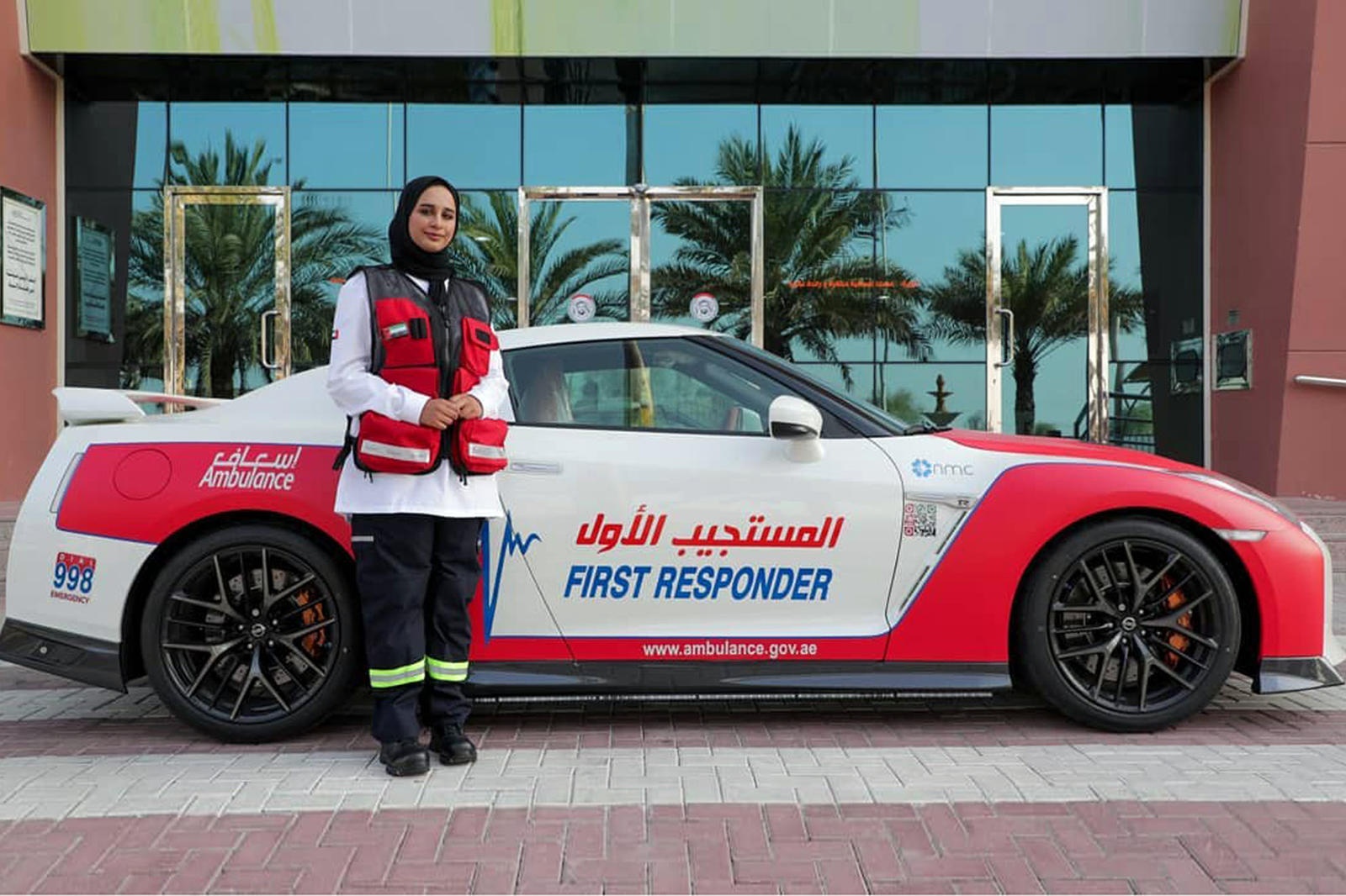 Bac si Australia dung Nissan GT-R lam xe cuu thuong anh 2