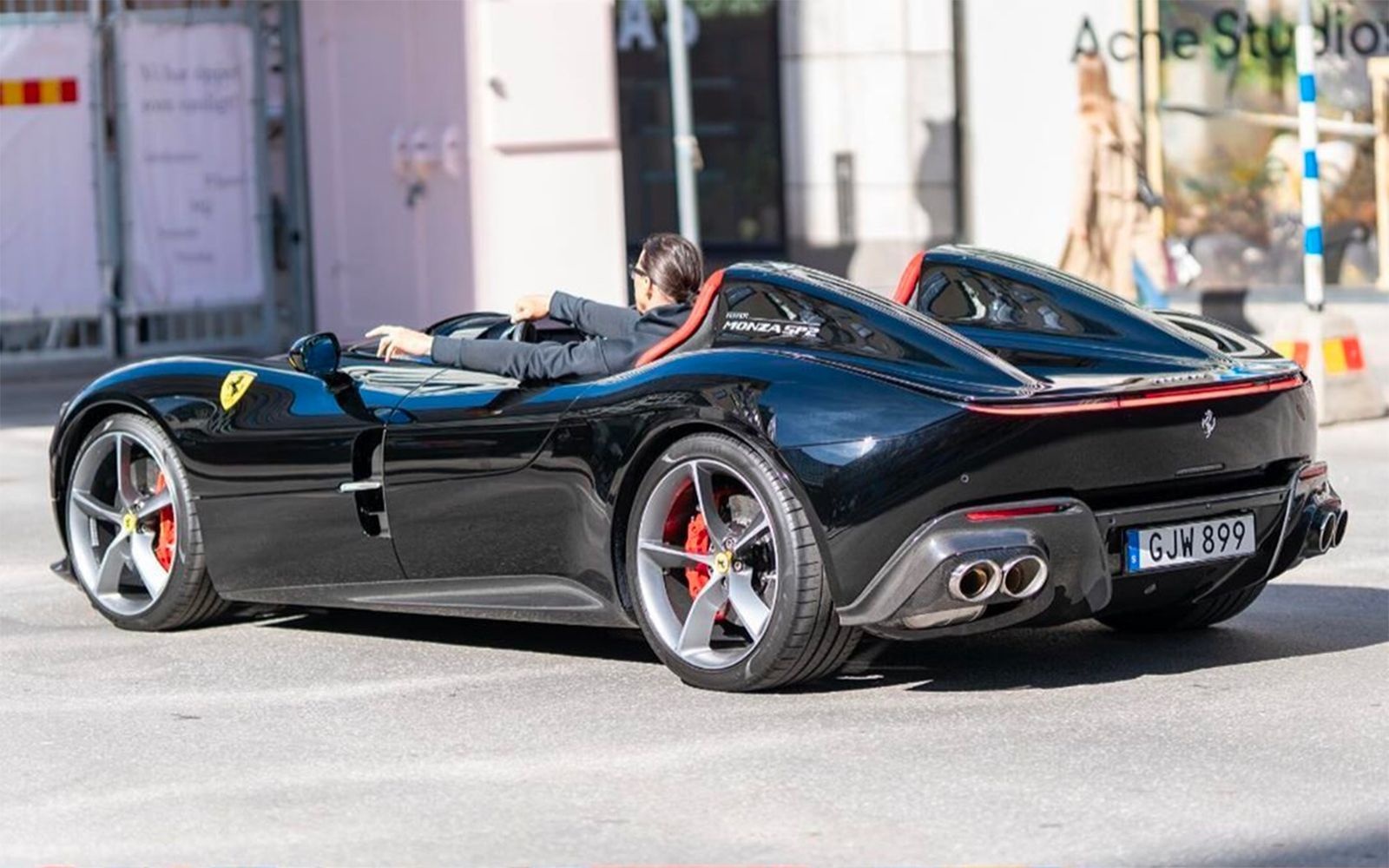 Zlatan Ibrahimovic mua siêu xe 500.000 USD mừng sinh nhật thứ 40 ảnh 7 Zlatan Ibrahimovic mua sieu xe 500.000 USD mung sinh nhat thu 40 anh 7