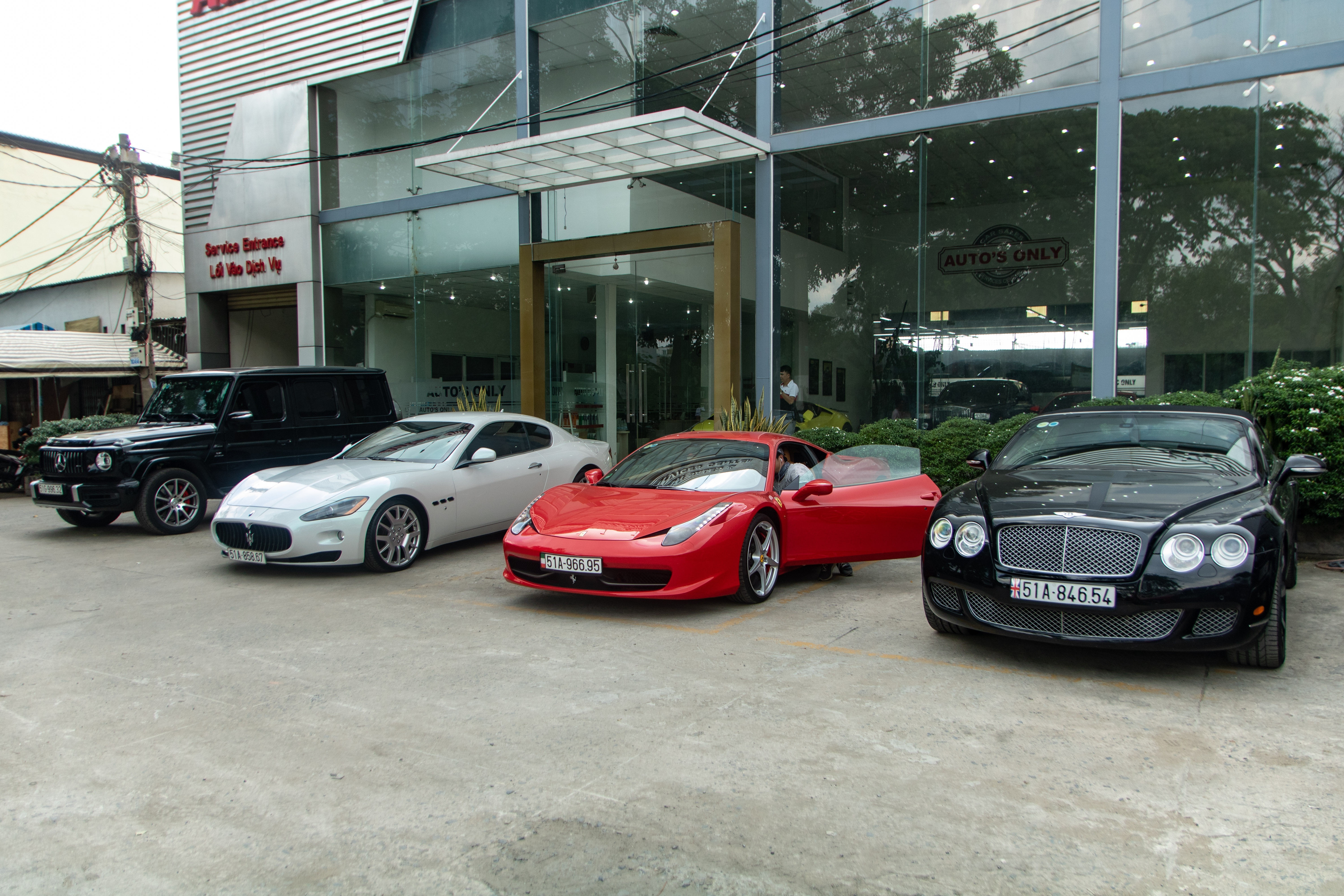 Dich vu bao duong sieu xe tap nap hau gian cach anh 3