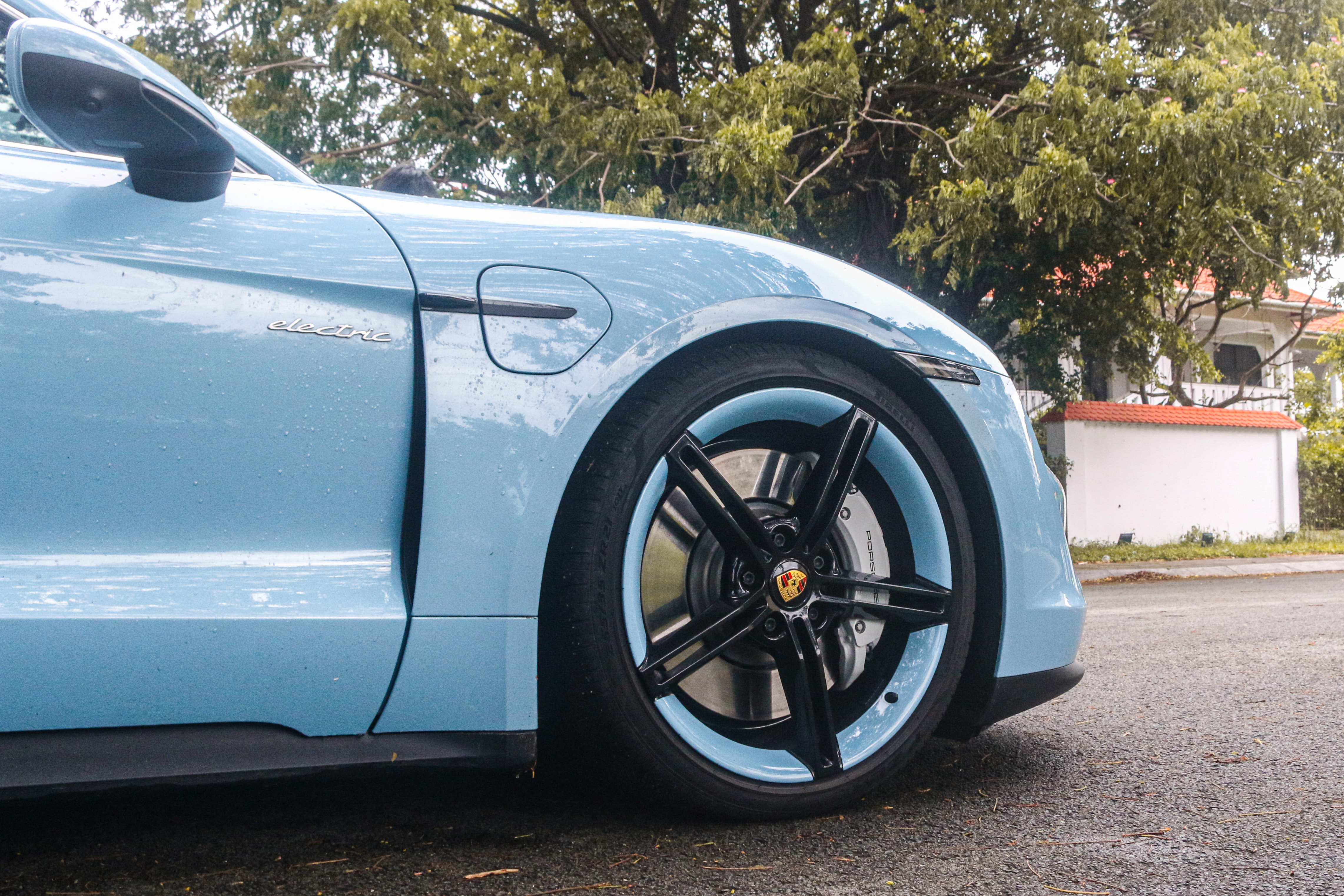 Chi tiết Porsche Taycan thứ 2 tại TP.HCM ảnh 4 Chi tiet Porsche Taycan thu 2 tai TP.HCM anh 4