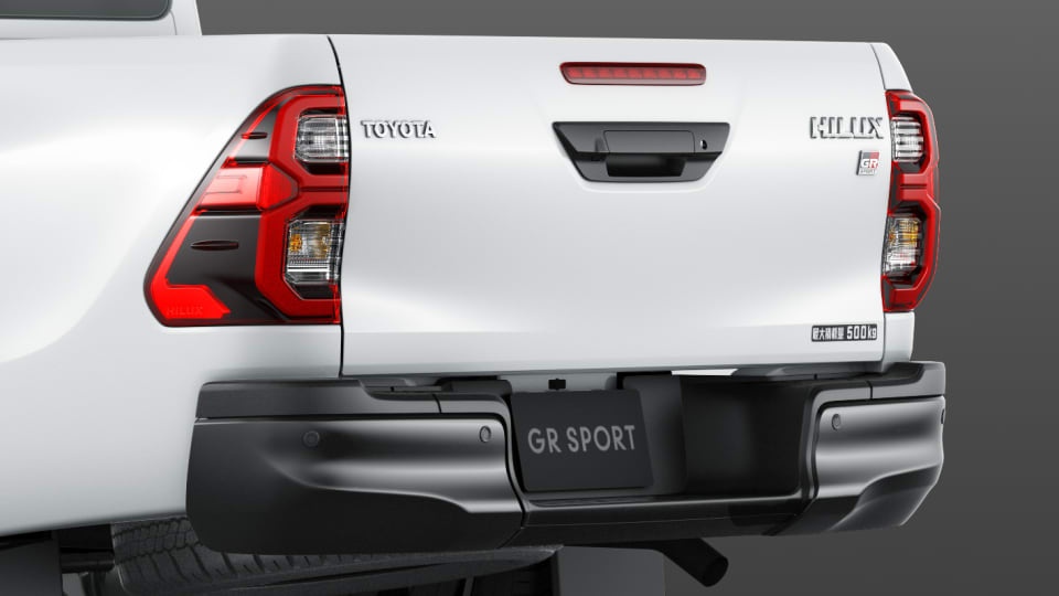 Toyota Hilux ban the thao ra mat tai Nhat Ban anh 4