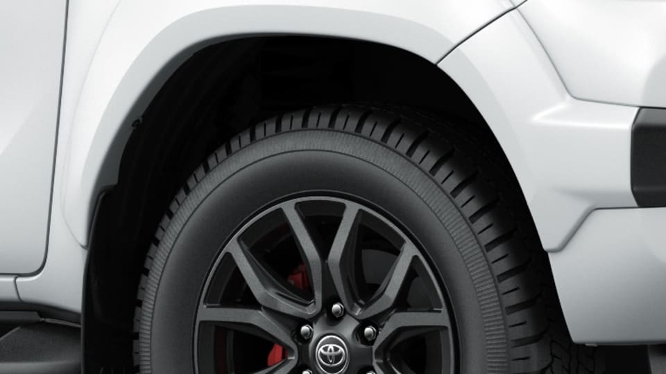 Toyota Hilux ban the thao ra mat tai Nhat Ban anh 11