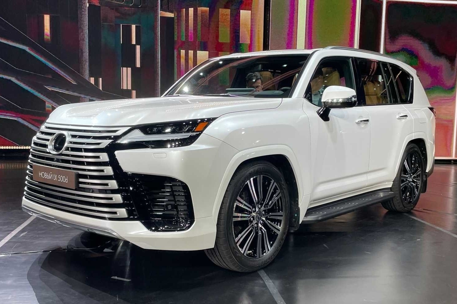 Can canh phien ban Lexus LX 2022 duoc trang bi dong co diesel hinh anh