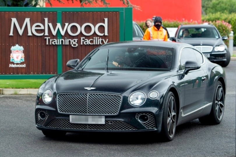 Dan sieu xe dat gia cua tien dao Mohamed Salah hinh anh