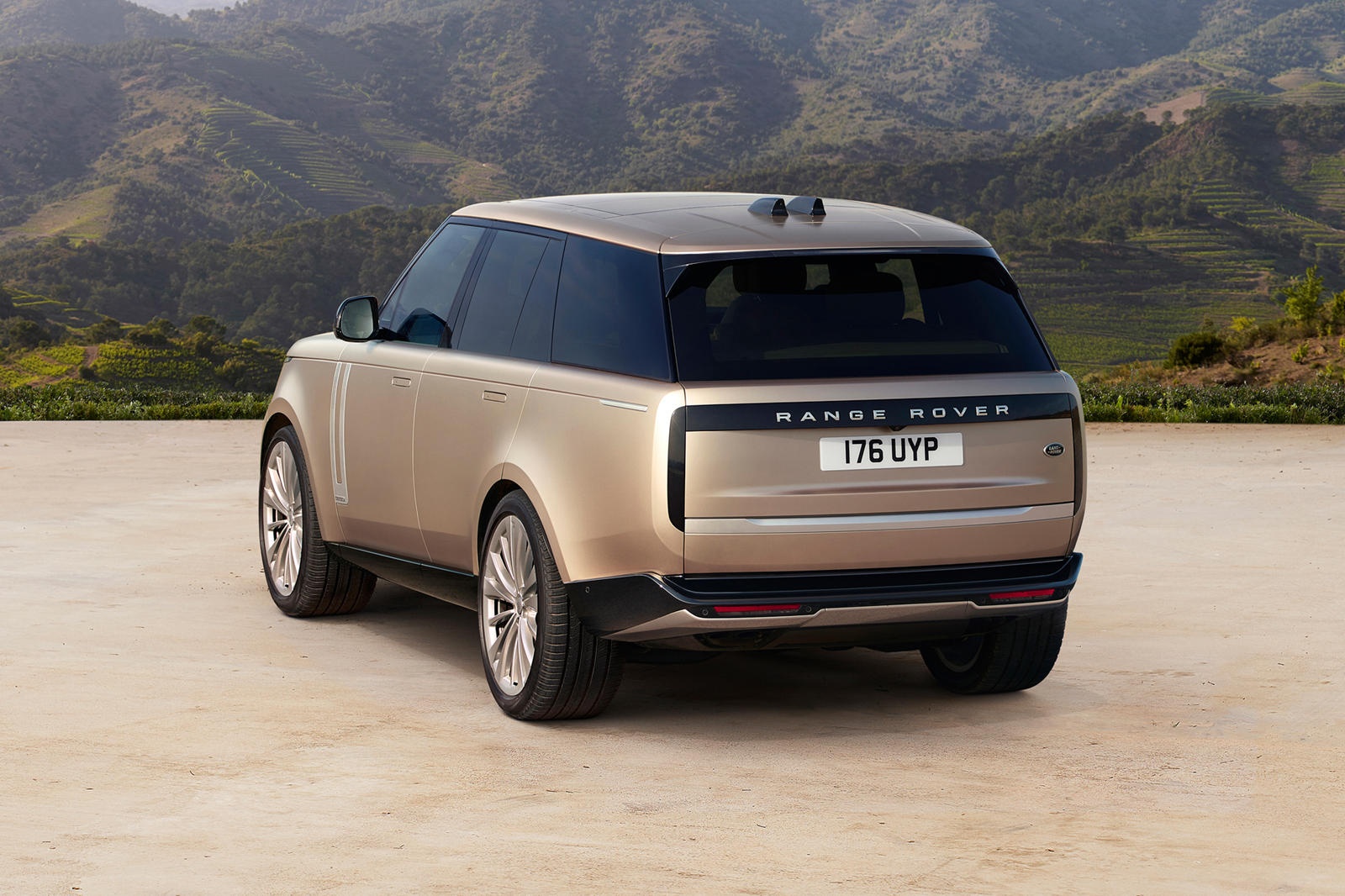 Diem dac biet tren Range Rover 2022 anh 6