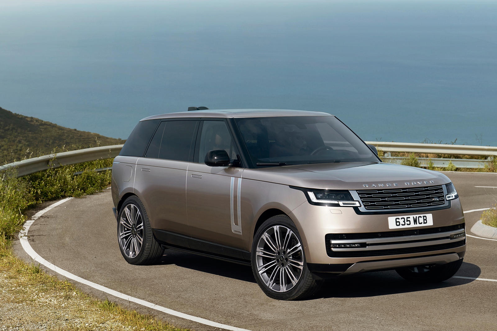 Diem dac biet tren Range Rover 2022 anh 1