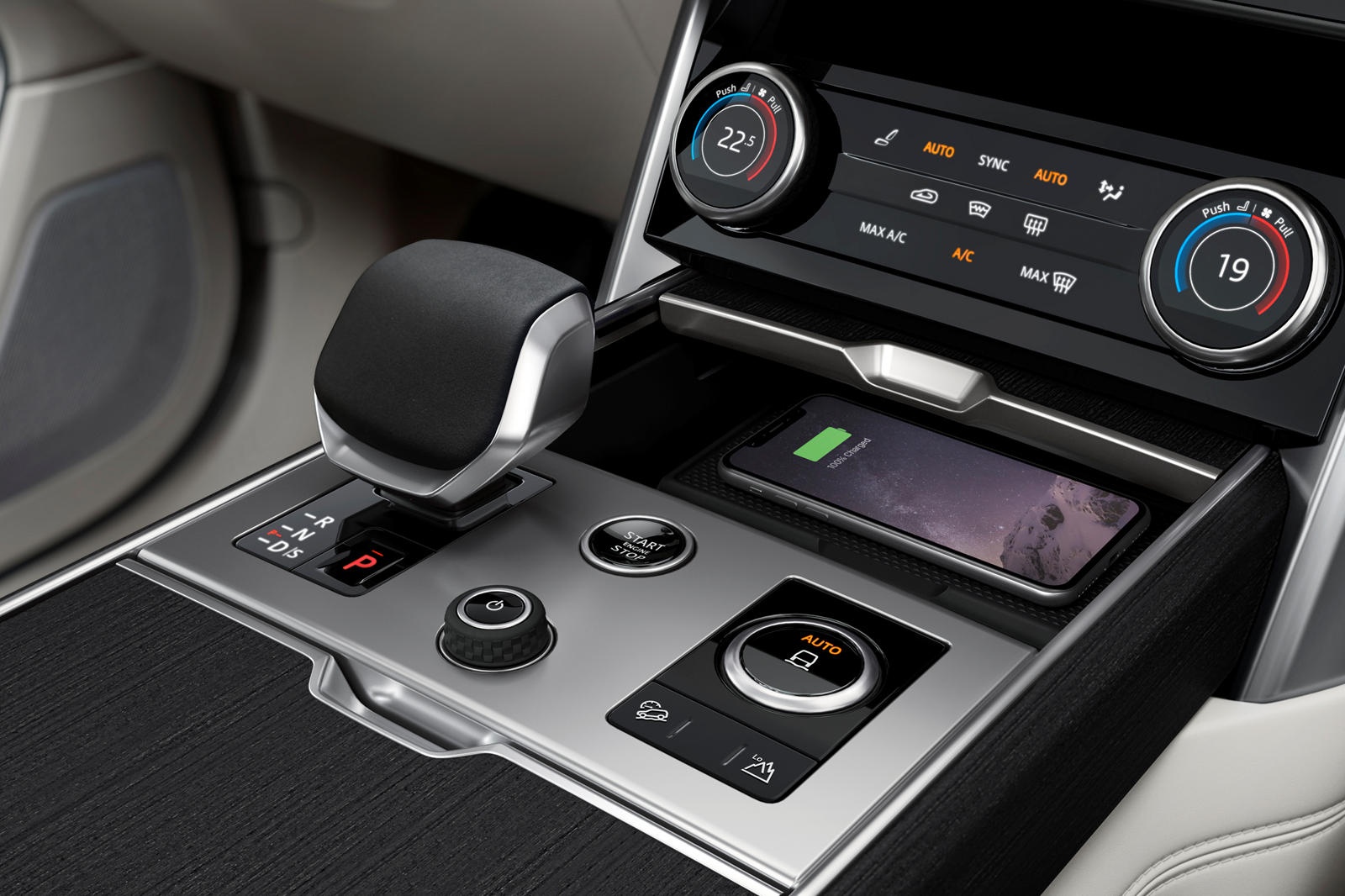 Diem dac biet tren Range Rover 2022 anh 12