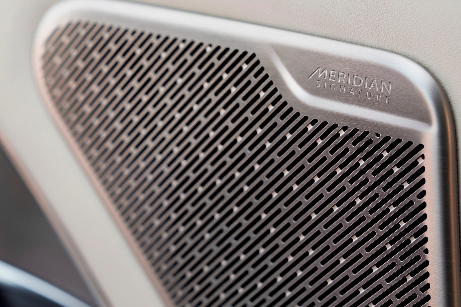 Diem dac biet tren Range Rover 2022 anh 14