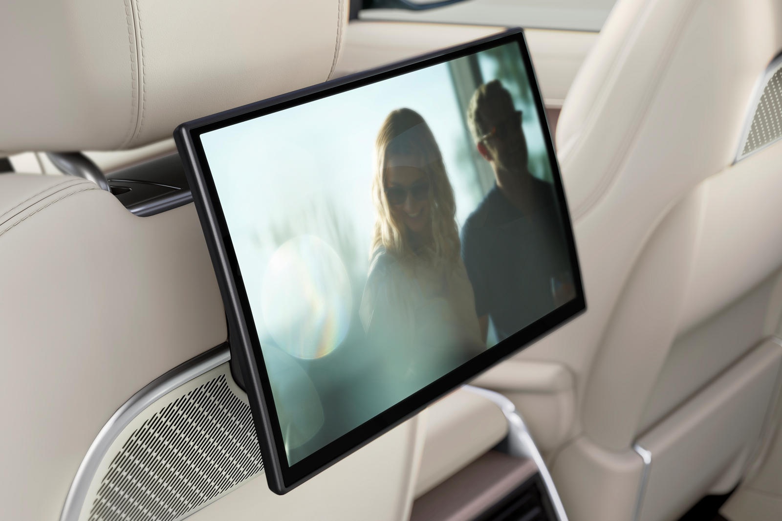 Diem dac biet tren Range Rover 2022 anh 13