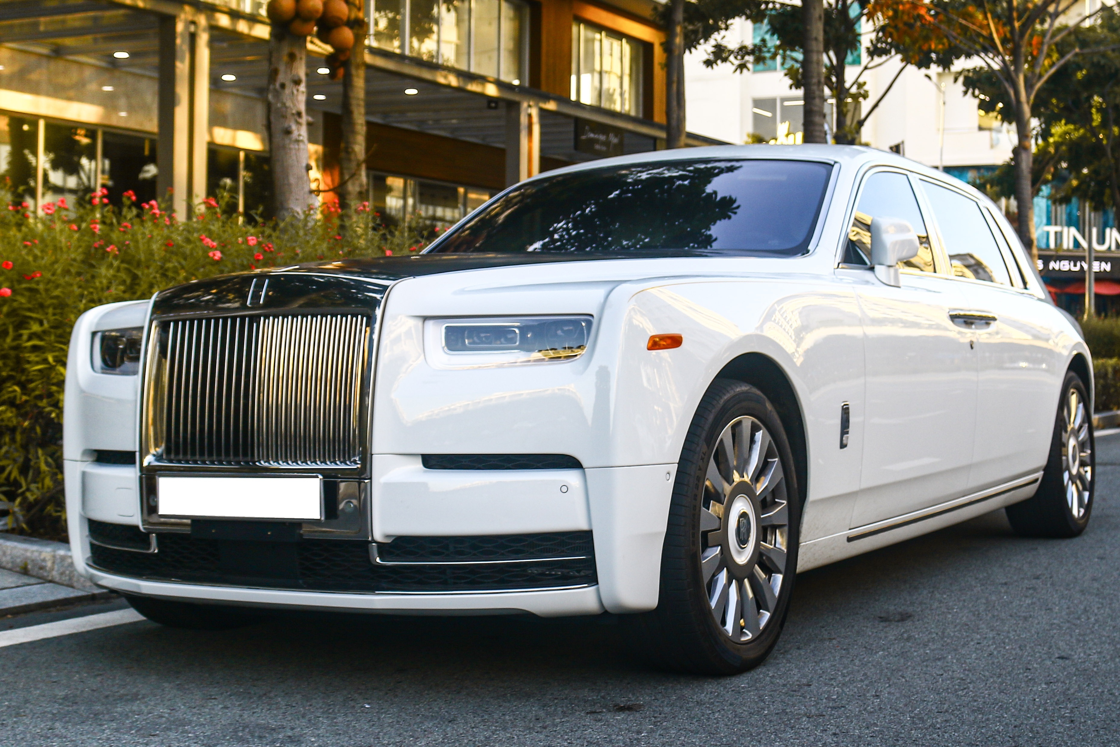 Rolls-Royce Phantom VIII Tranquility gia 70 ty dong tai TP.HCM hinh anh