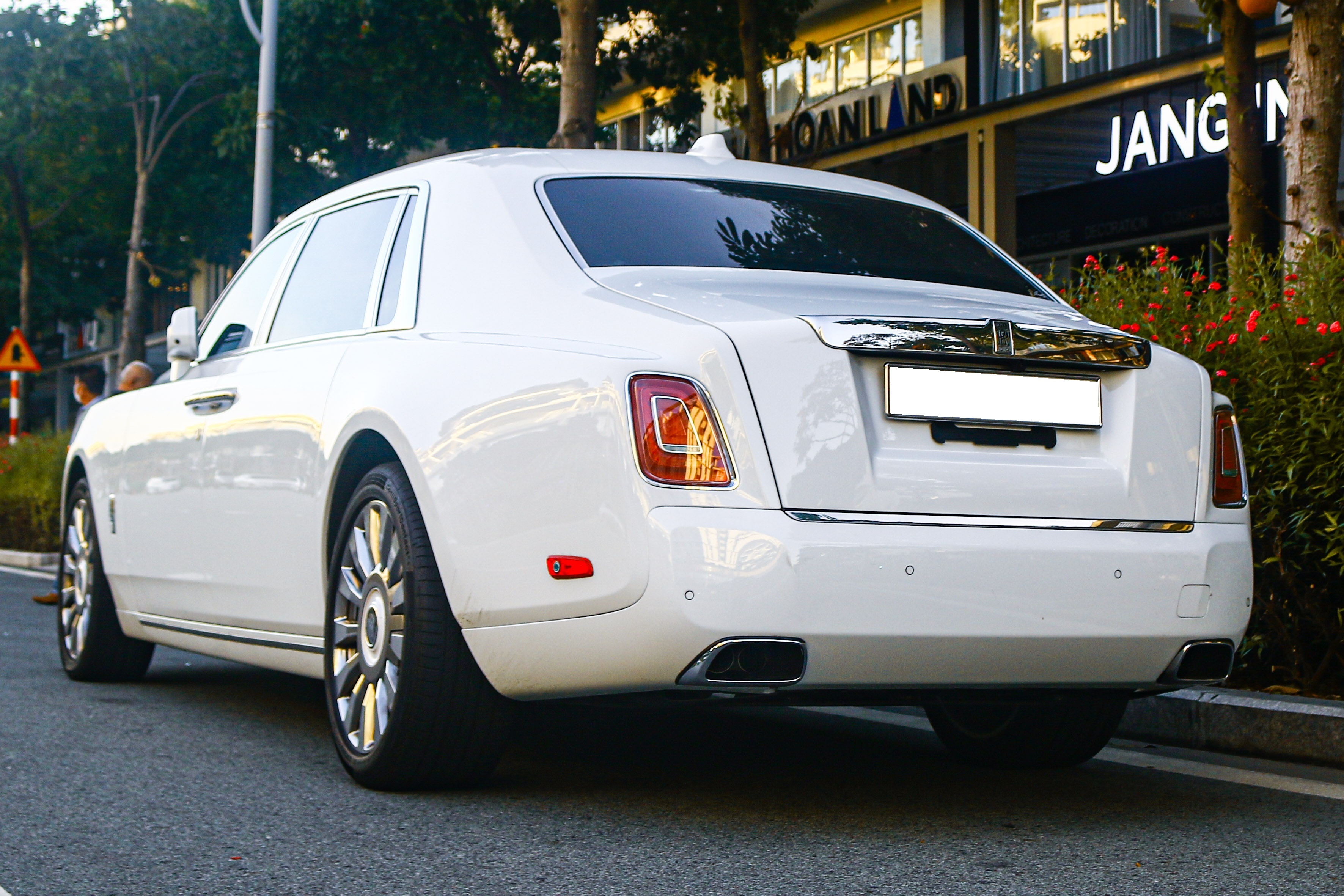 Chi tiet Rolls-Royce Phantom VIII Tranquility tai TP.HCM anh 4