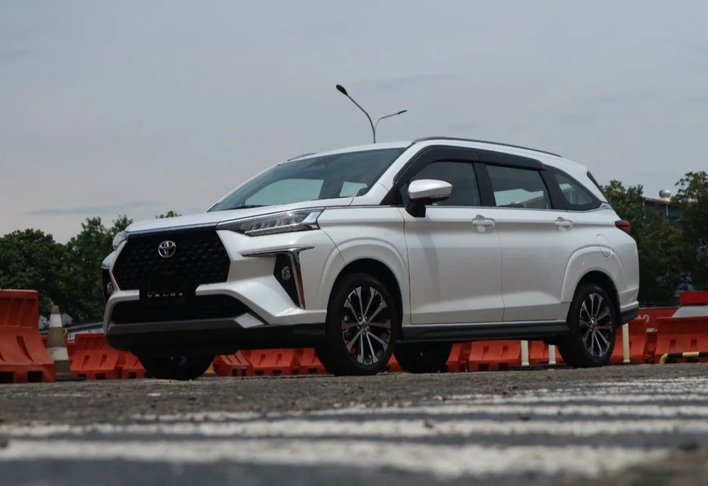 Toyota Veloz 2022 co uu diem gi so voi Avanza the he cu? hinh anh