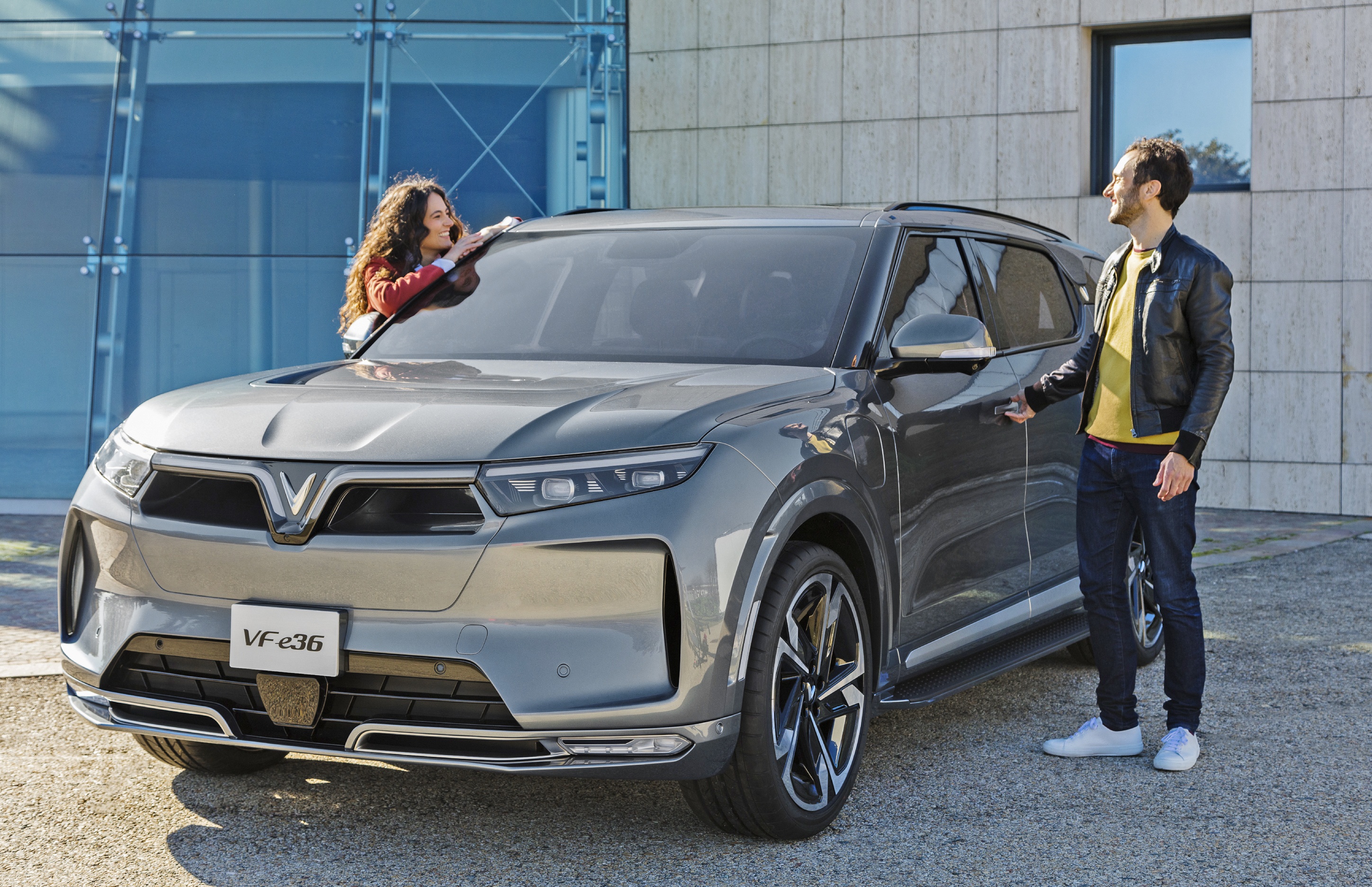 Cận cảnh 2 mẫu xe điện VinFast vừa ra mắt tại Los Angeles Auto Show 2021 ảnh 15 Can canh 2 mau xe dien VinFast vua ra mat tai Los Angeles Auto Show 2021 anh 15