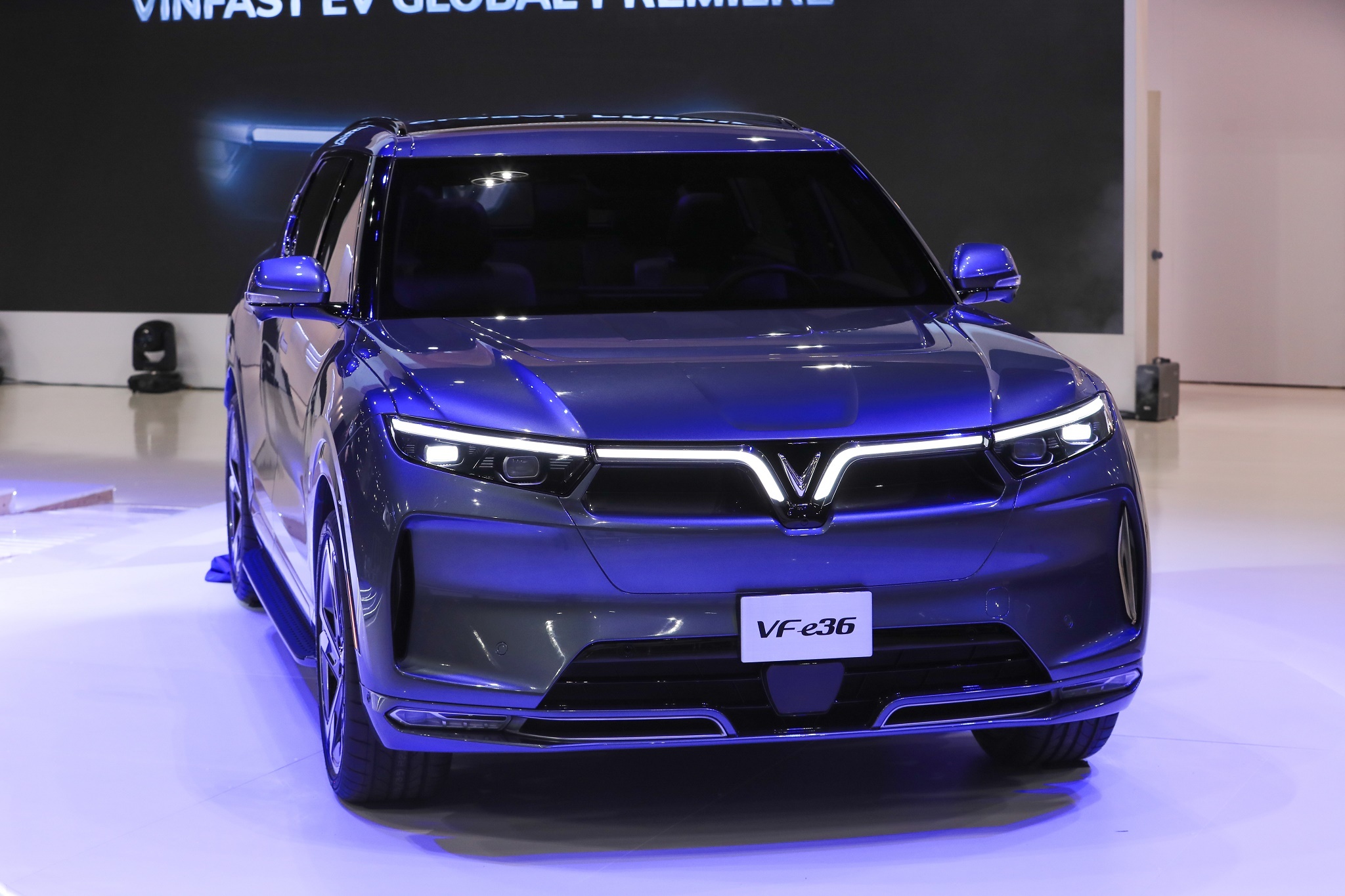 Cận cảnh 2 mẫu xe điện VinFast vừa ra mắt tại Los Angeles Auto Show 2021 ảnh 13 Can canh 2 mau xe dien VinFast vua ra mat tai Los Angeles Auto Show 2021 anh 13