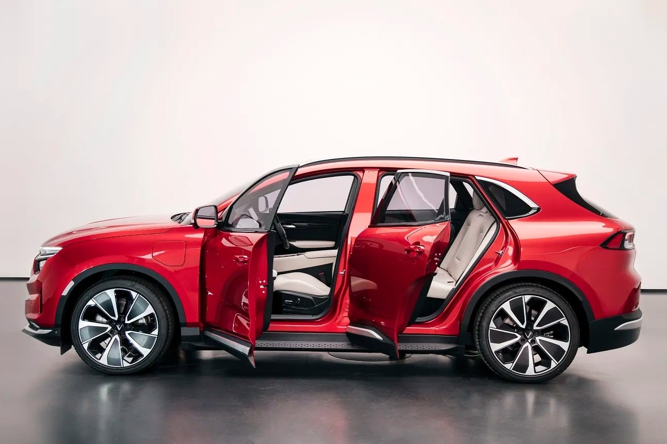 VinFast VF e35 có gì nổi bật trước đối thủ Tesla Model Y ảnh 6 VinFast VF e35 co gi noi bat truoc doi thu Tesla Model Y anh 6