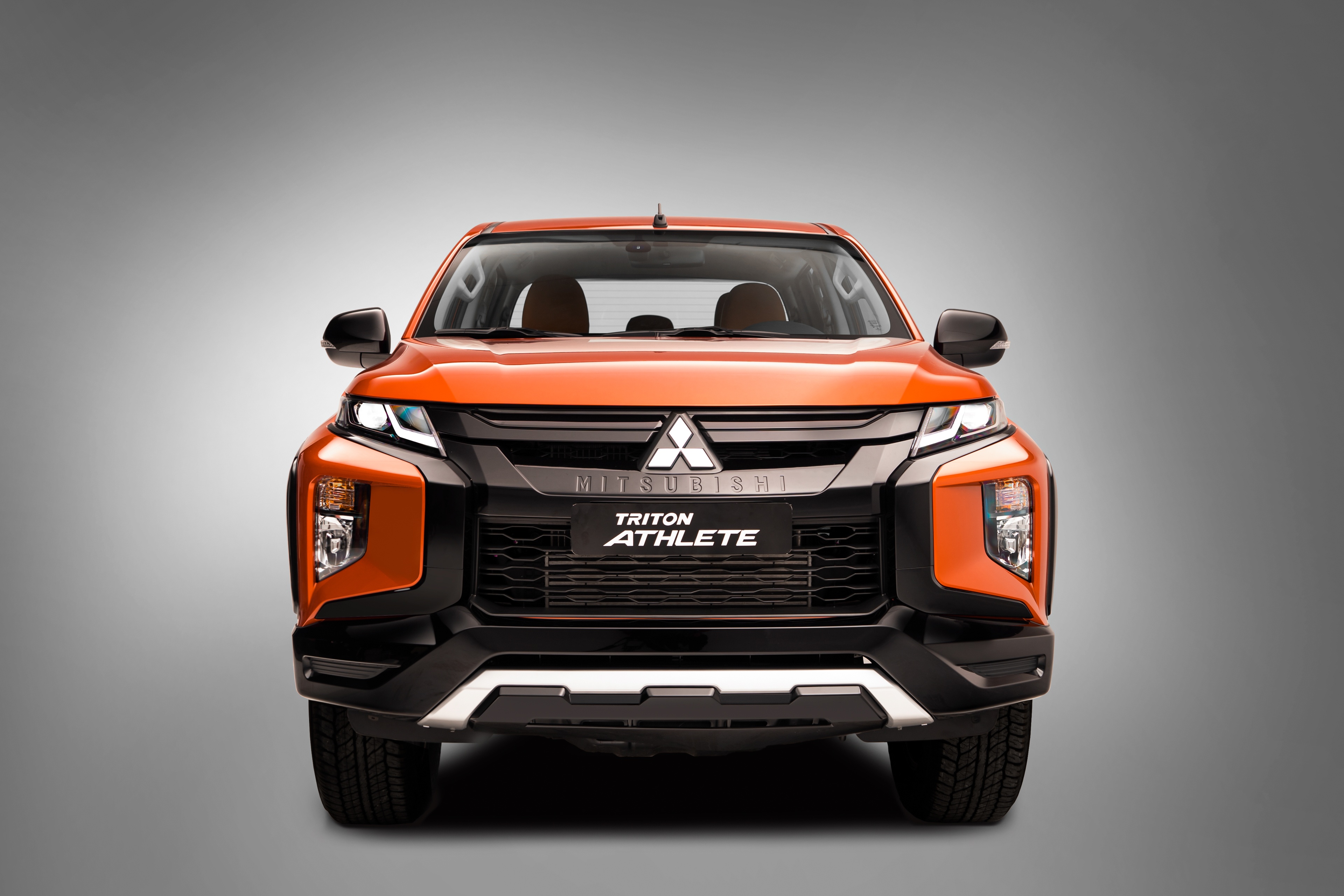 Mitsubishi Triton Athlete duoc ra mat,  gia tu 740 trieu dong anh 2