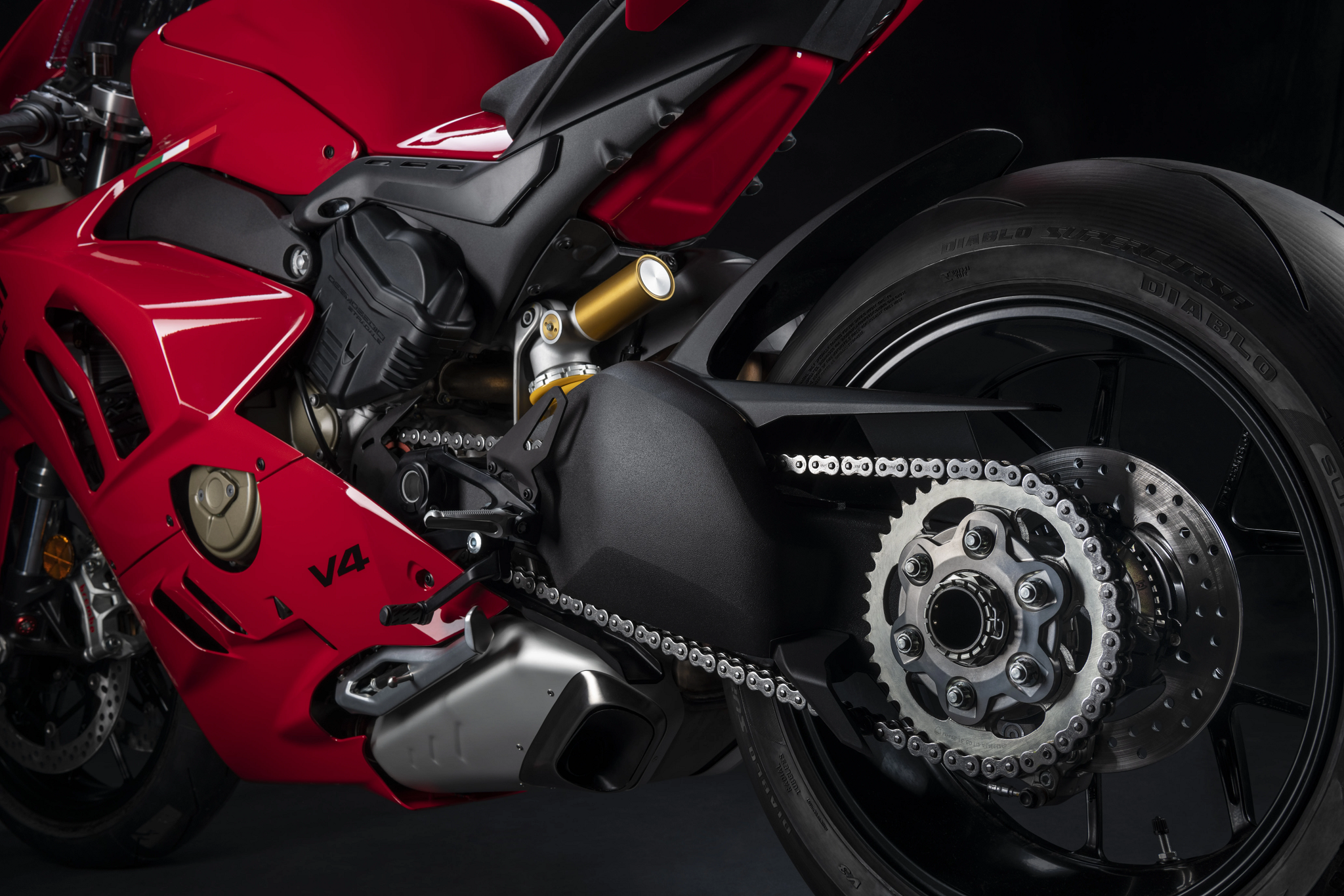 Ducati Panigale V4 2022 duoc ra mat voi nhieu nang cap anh 12
