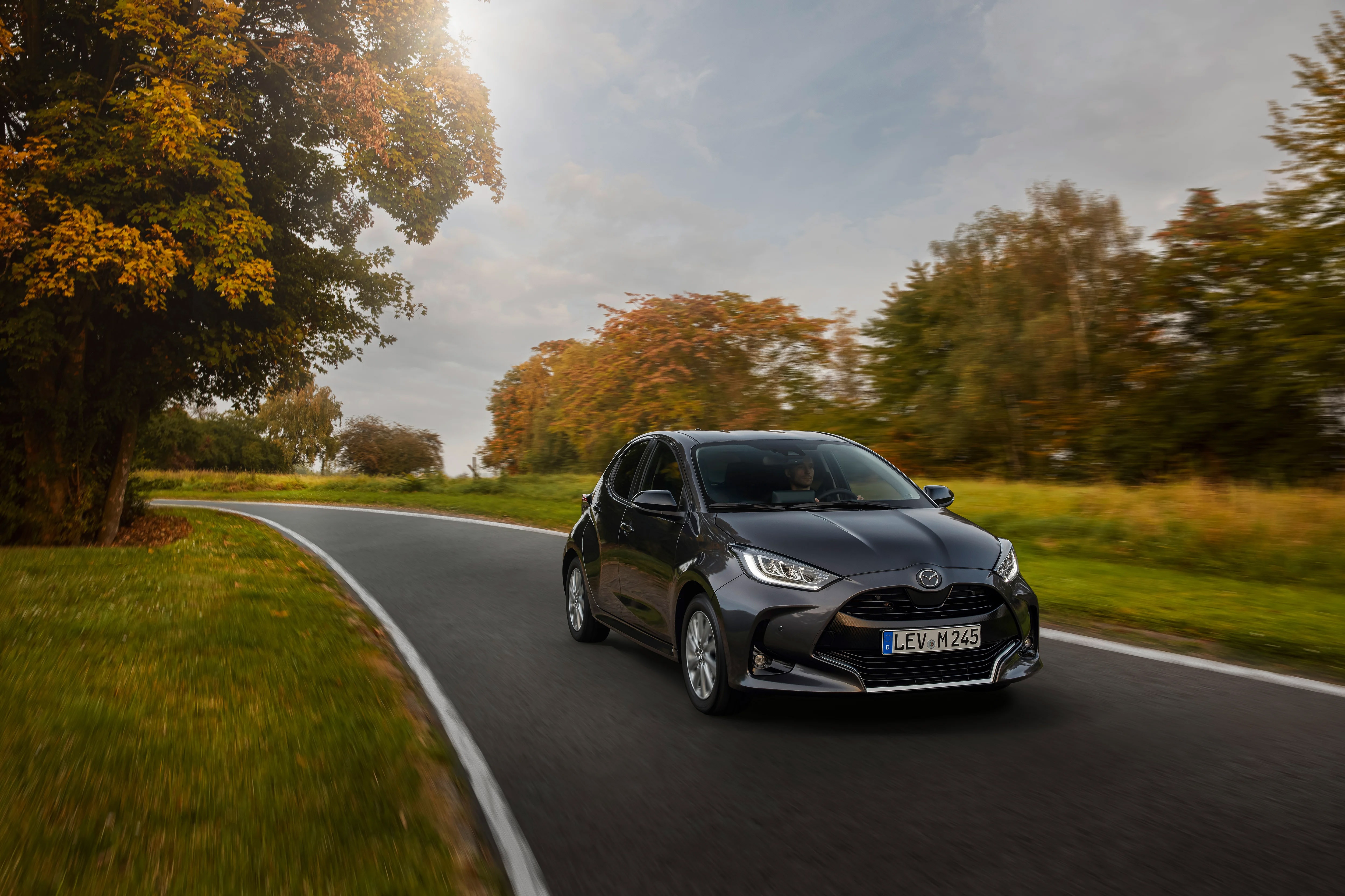 Mazda2 hybrid 2022 có thiết kế giống Toyota Yaris ảnh 2 Mazda2 hybrid 2022 co thiet ke giong Toyota Yaris anh 2