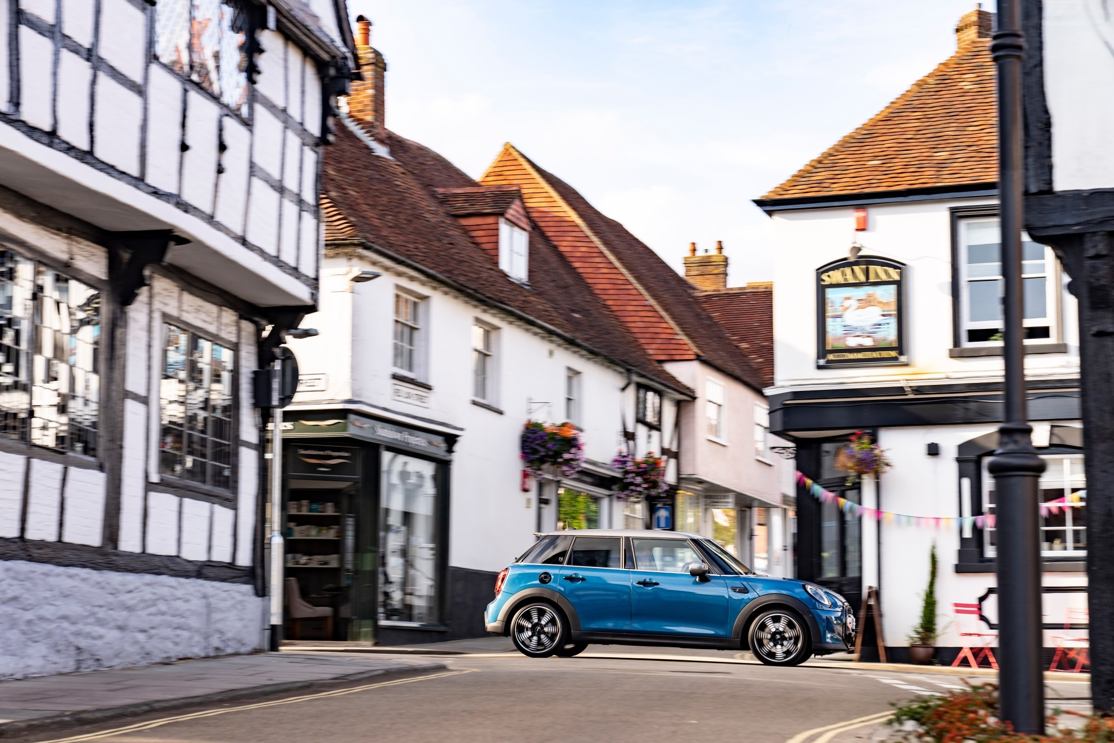 Thaco cho ra mat cung luc 5 mau MINI moi anh 4