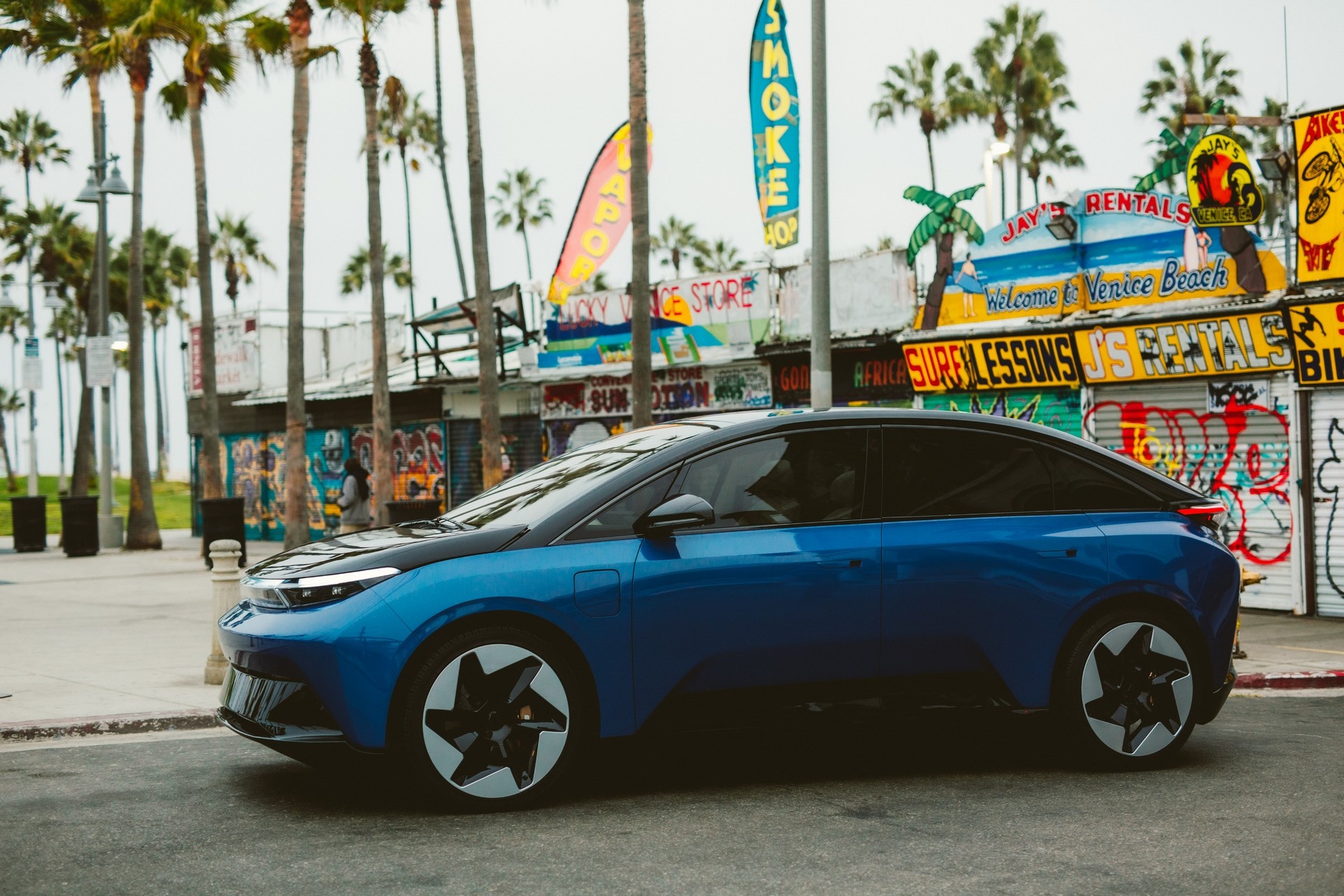 Oto dien tich hop may choi game duoc ra mat tai CES 2022 hinh anh