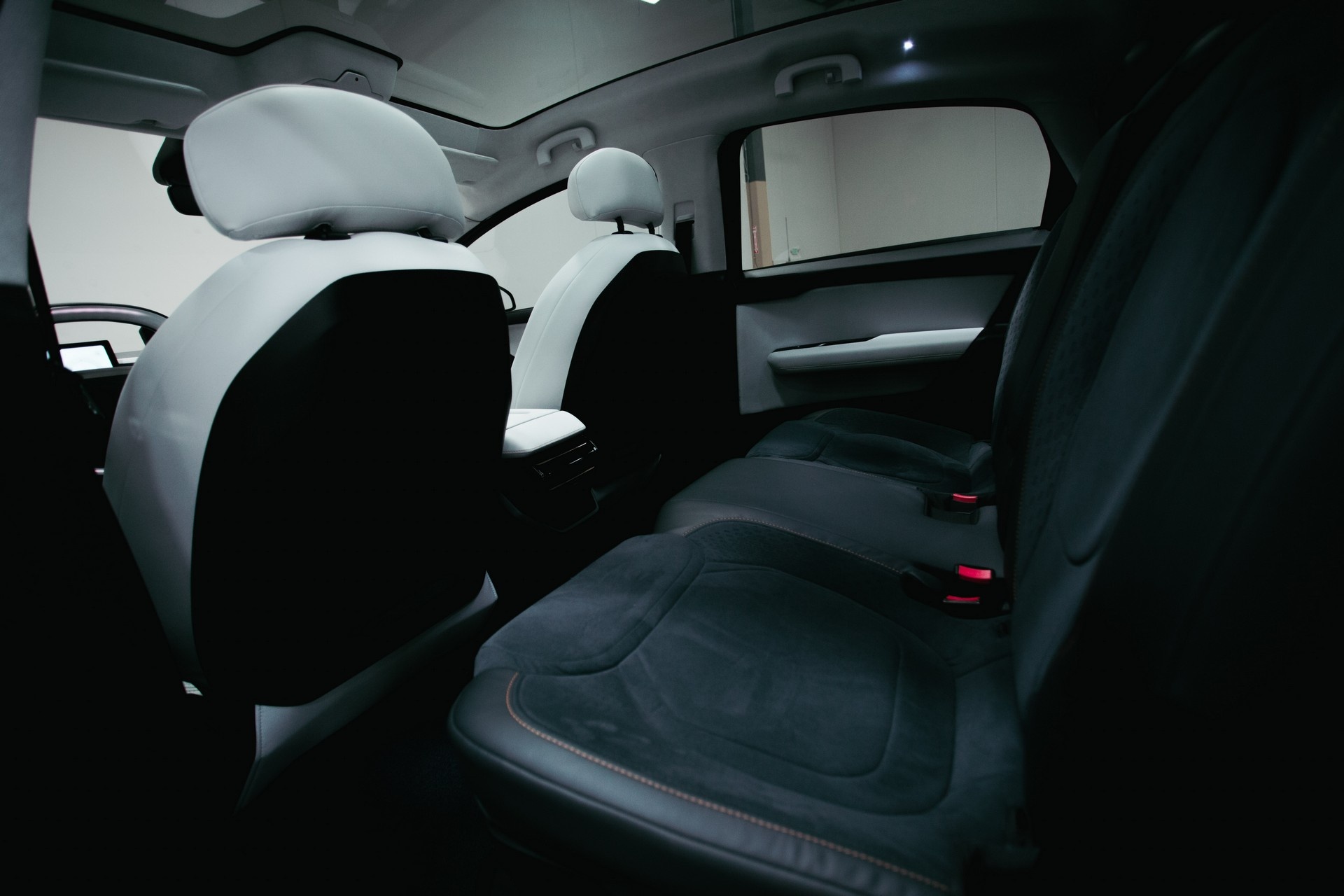 Mẫu xe điện có máy chơi game trong cabin ảnh 12 Mau xe dien co may choi game trong cabin anh 12