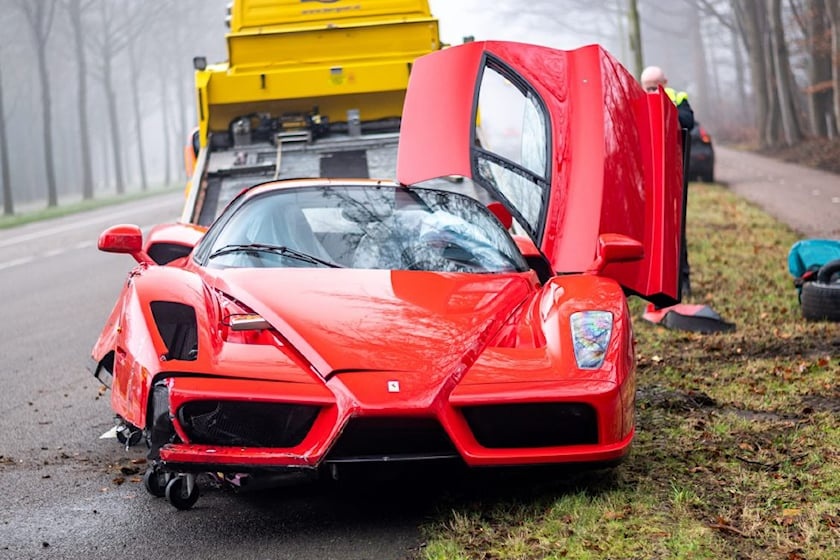Siêu xe Ferrari Enzo trị giá 3, 5 triệu USD gặp tai nạn ảnh 5 Sieu xe Ferrari Enzo tri gia 3, 5 trieu USD gap tai nan anh 5