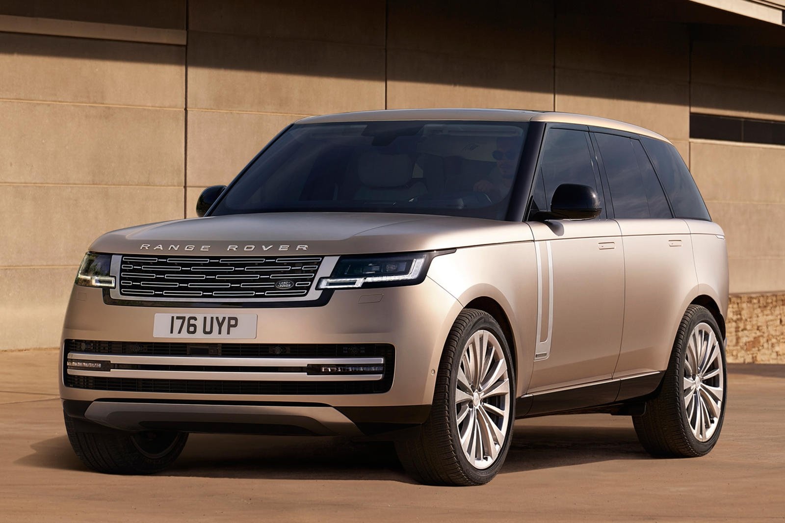 Range Rover SV LWB giá gần 24 tỷ đồng tại Việt Nam ảnh 1 Range Rover SV LWB gia gan 24 ty dong tai Viet Nam anh 1