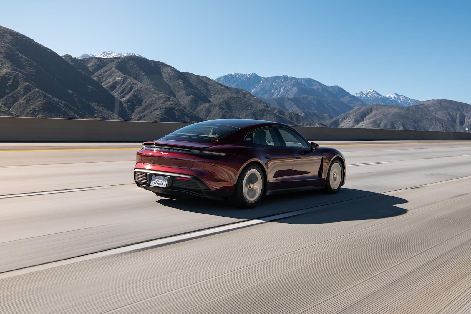 Porsche Taycan lập kỷ lục sạc nhanh khi đi xuyên nước Mỹ ảnh 7 Porsche Taycan lap ky luc sac nhanh khi di xuyen nuoc My anh 7