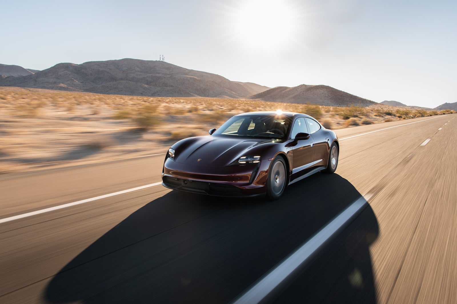 Porsche Taycan lập kỷ lục sạc nhanh khi đi xuyên nước Mỹ ảnh 10 Porsche Taycan lap ky luc sac nhanh khi di xuyen nuoc My anh 10