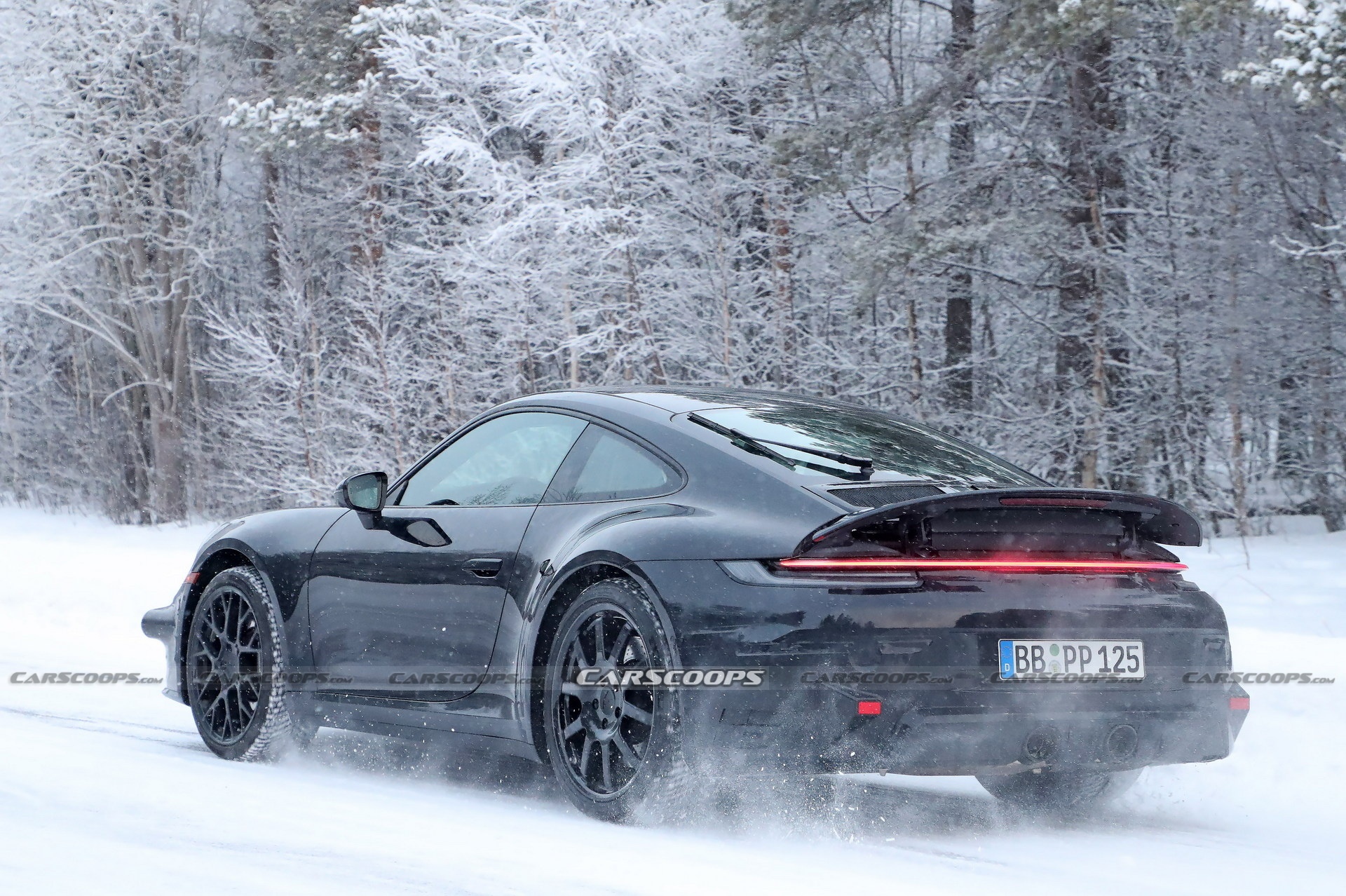 Porsche 911 facelift 2024 lộ diện trên đường thử nghiệm ảnh 5 Porsche 911 facelift 2024 lo dien tren duong thu nghiem anh 5