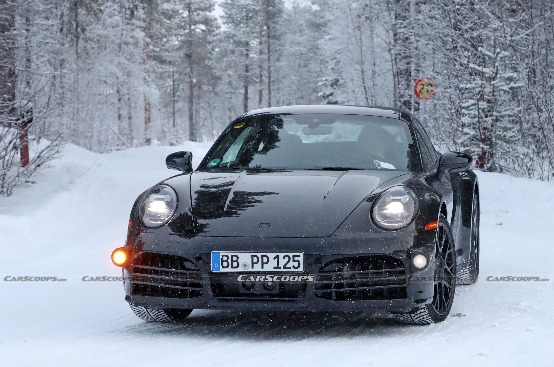 Porsche 911 facelift 2024 lộ diện trên đường thử nghiệm ảnh 3 Porsche 911 facelift 2024 lo dien tren duong thu nghiem anh 3