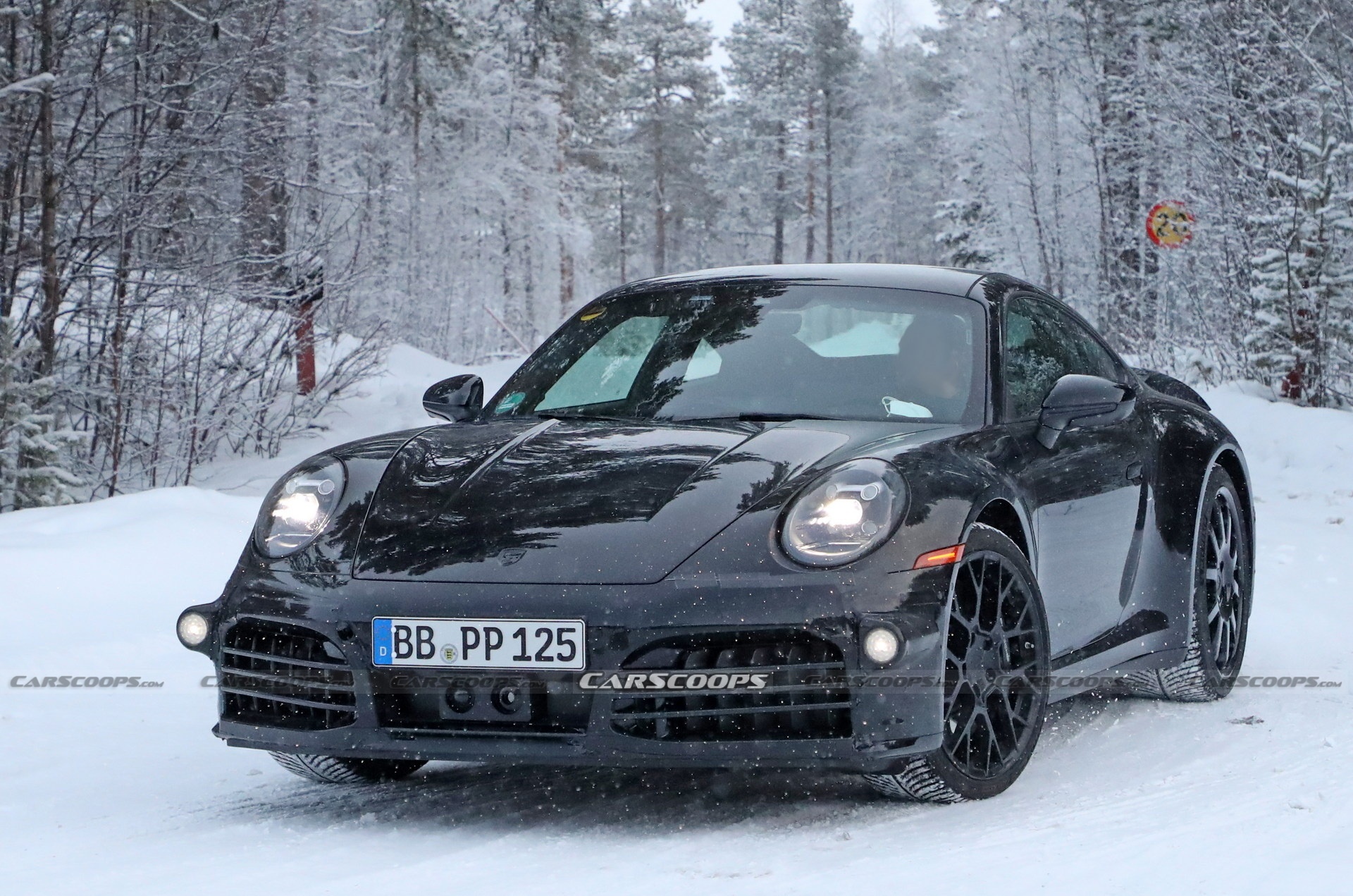Porsche 911 facelift 2024 lộ diện trên đường thử nghiệm ảnh 8 Porsche 911 facelift 2024 lo dien tren duong thu nghiem anh 8