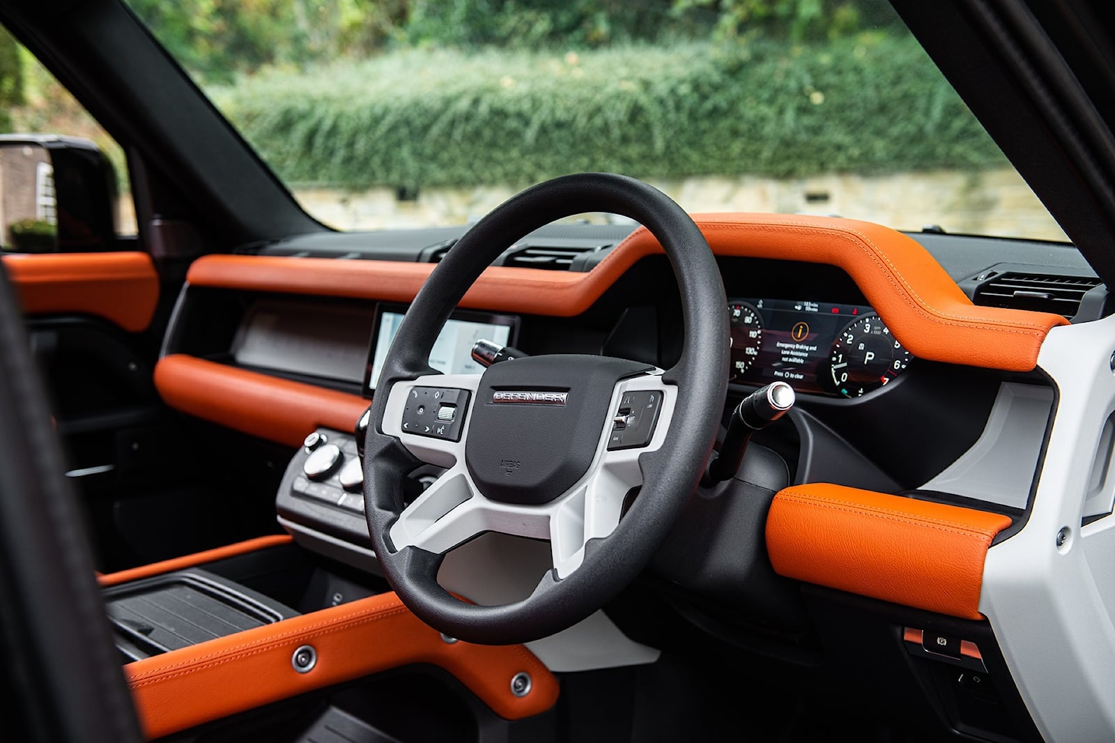 Land Rover Defender do phong cach than rong anh 15