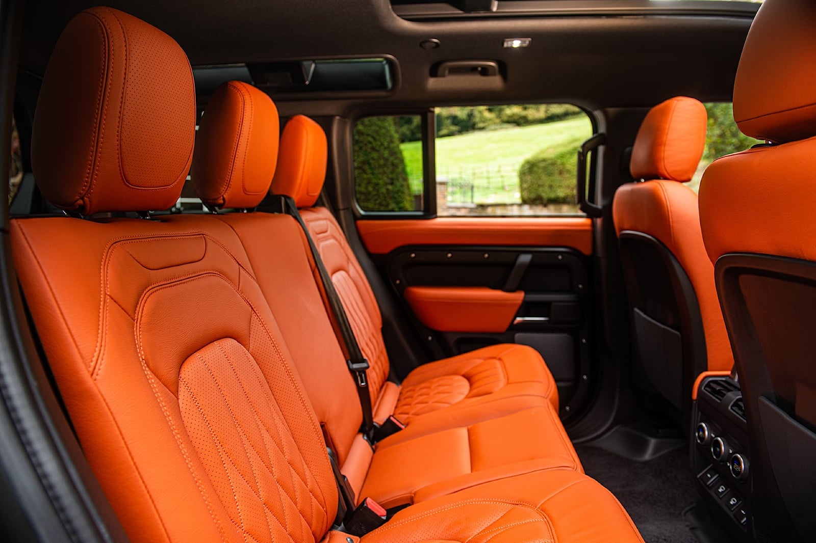 Land Rover Defender do phong cach than rong anh 16