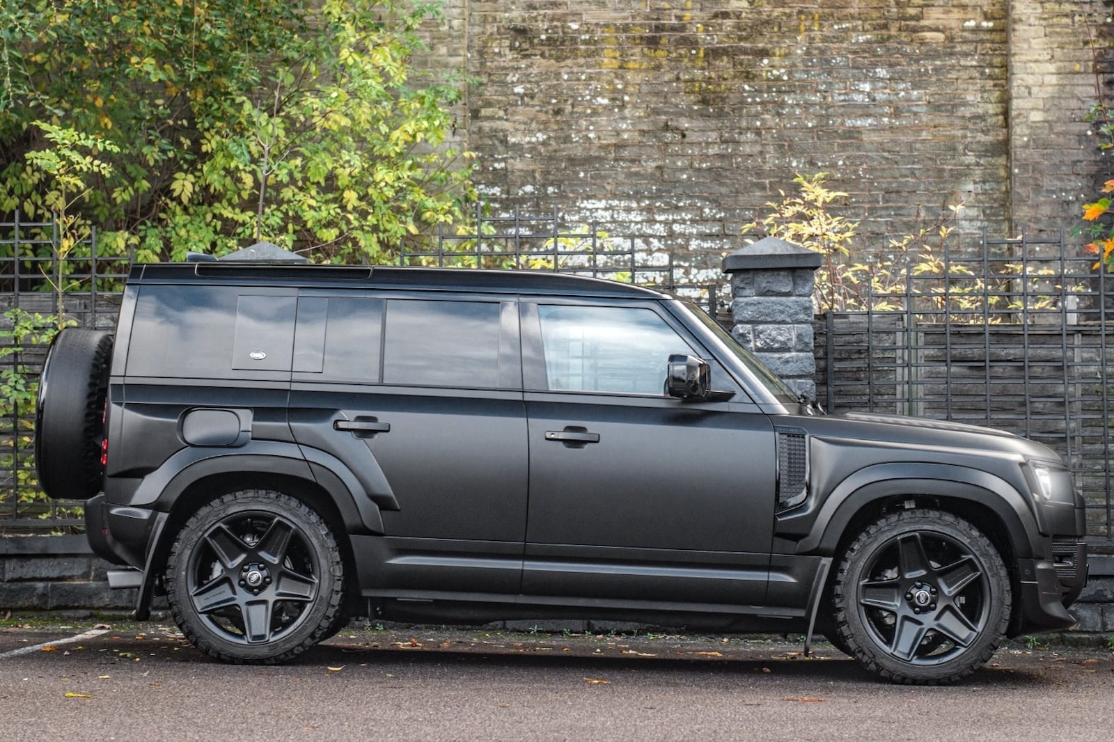 Land Rover Defender do phong cach than rong anh 18