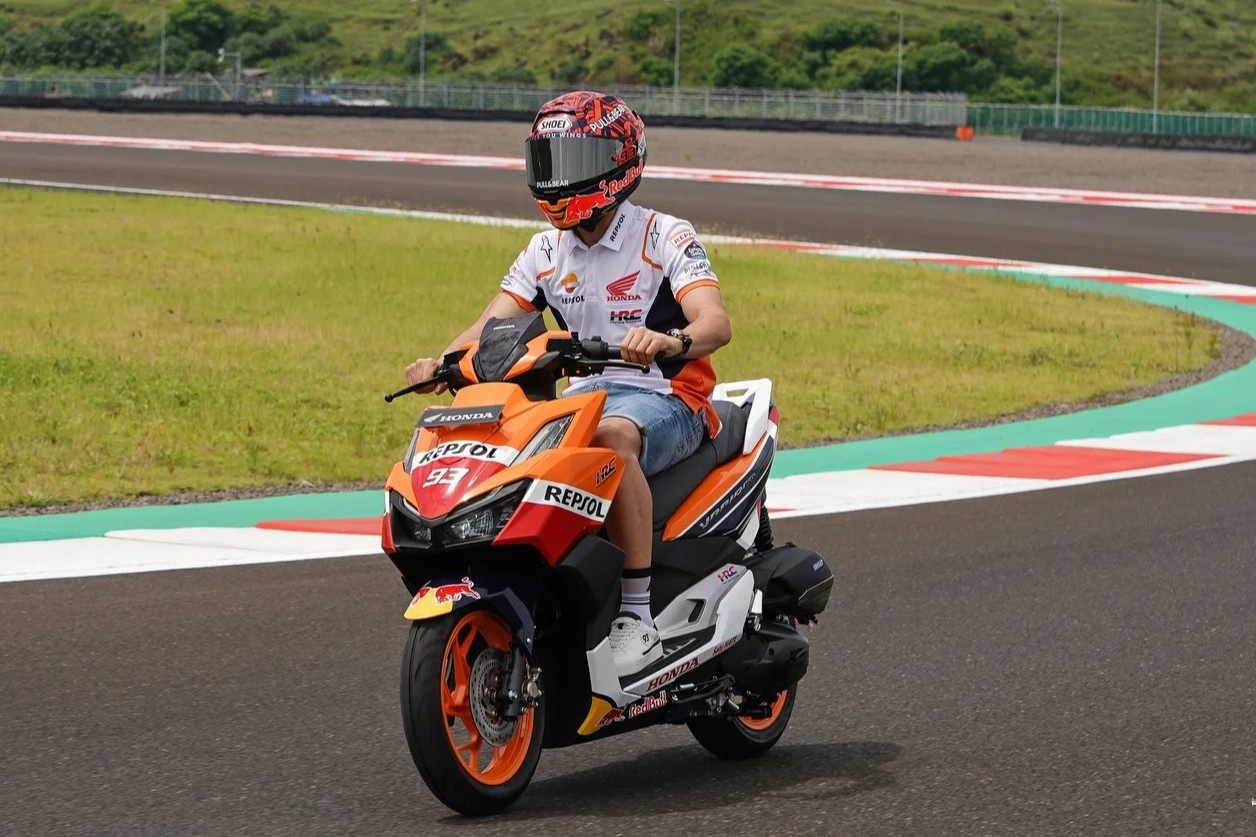 Can canh phien ban Honda Vario 160 Repsol cua tay dua Marc Marquez hinh anh
